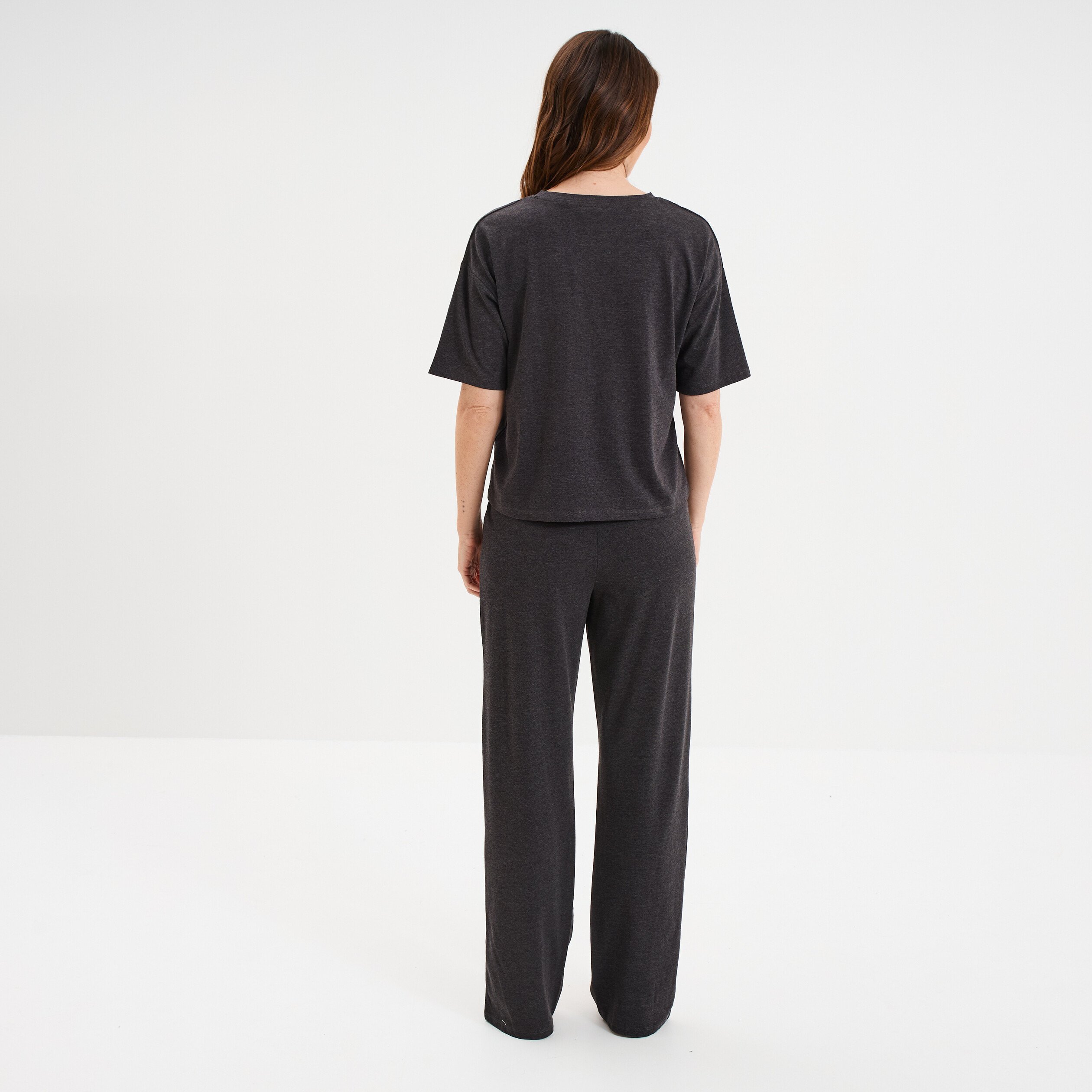ensemble pyjama pantalon et t shirt gris fonce femme Ensemble pyjama pantalon et t-shirt gris foncé femme