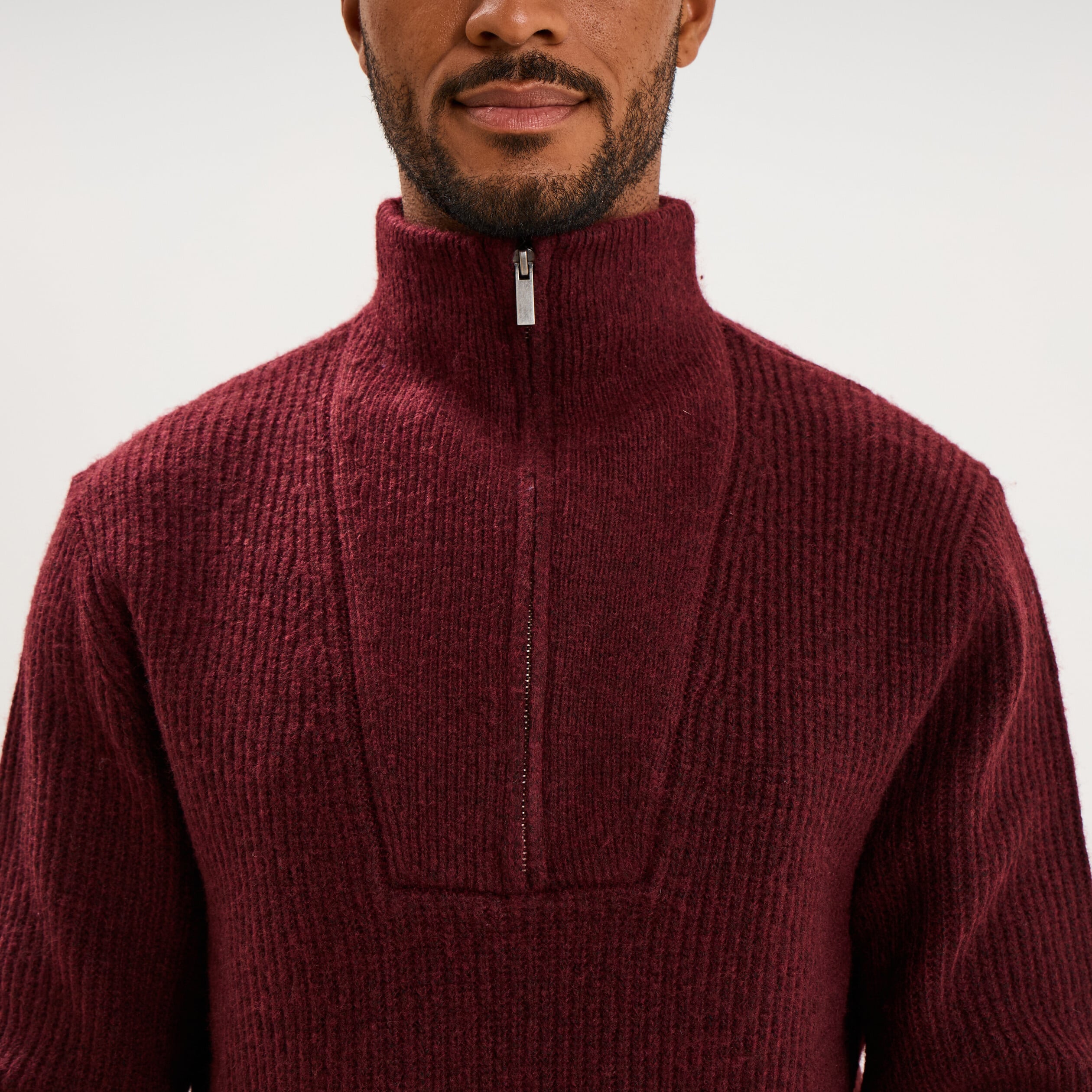 Pull avec col camionneur c&ocirc;tel&eacute; prune homme