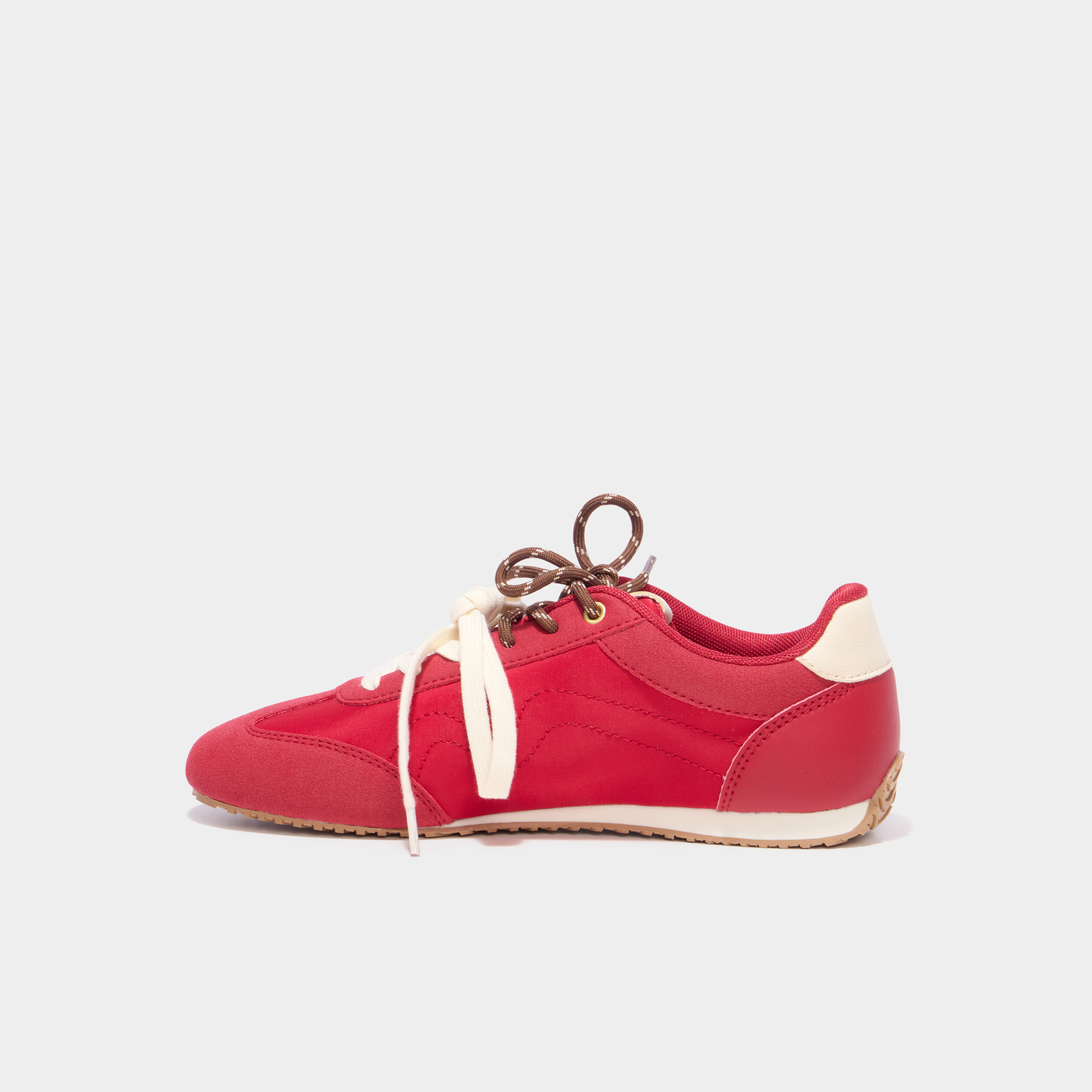 Baskets &agrave; lacets doubles semelle fine rouge femme