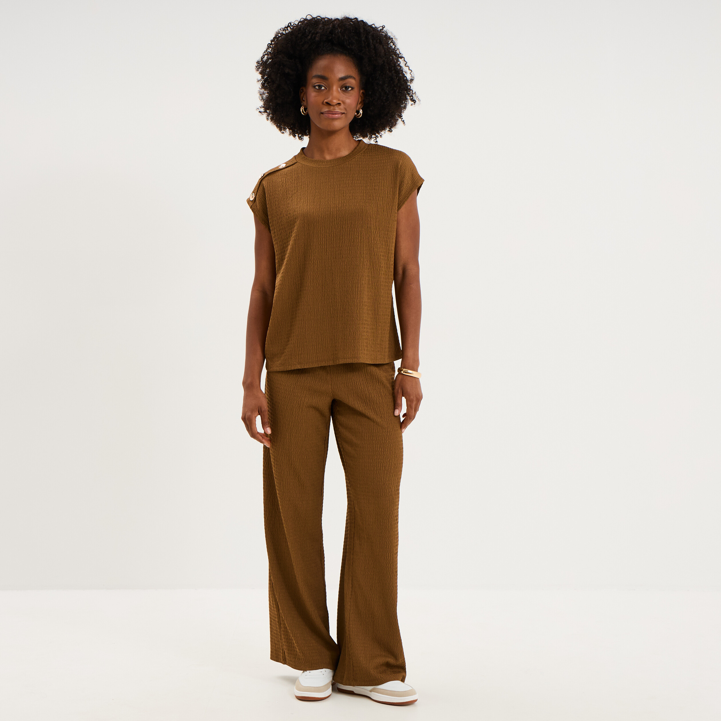 T-shirt gaufr&eacute; col rond avec boutons beige femme