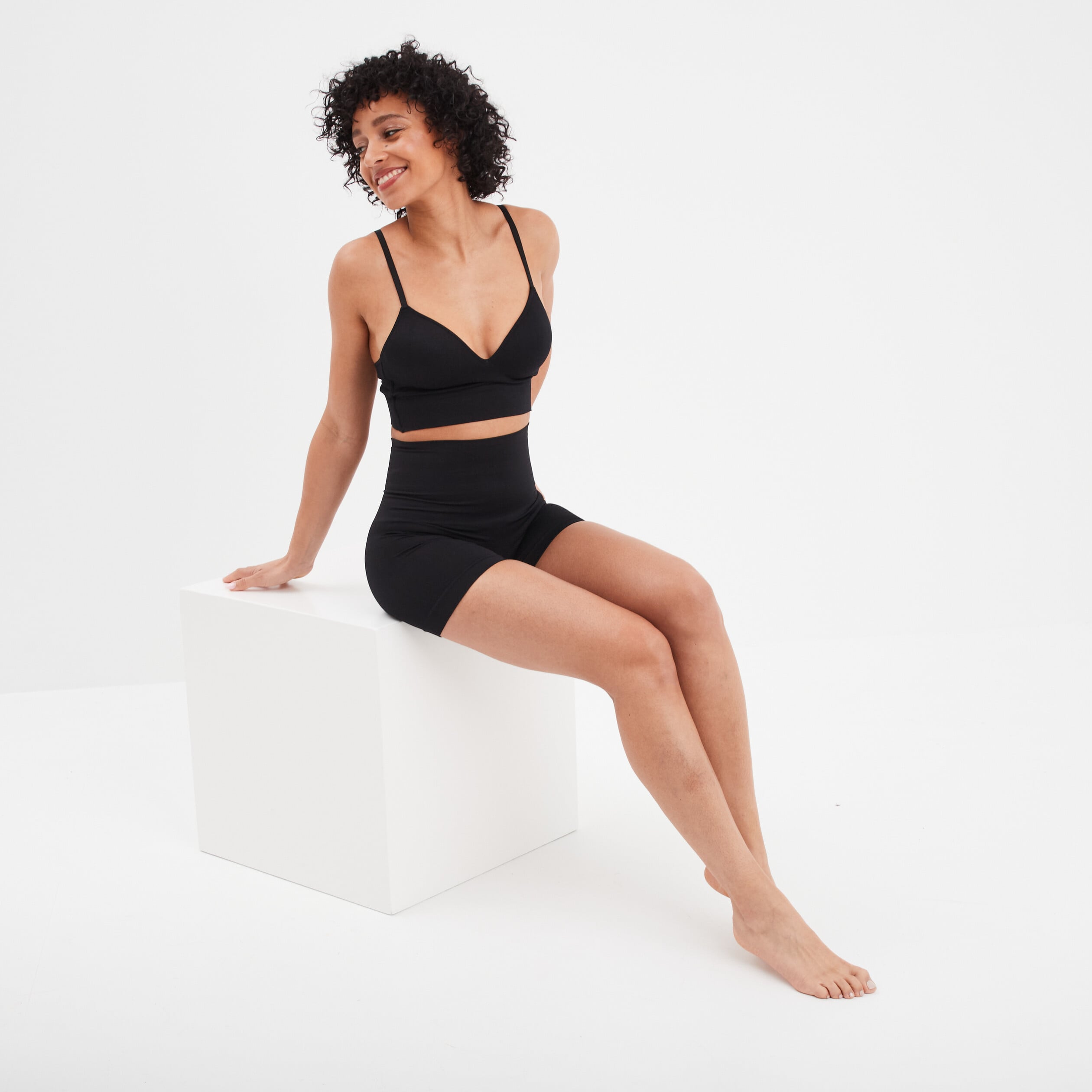 Short cycliste gainant sans couture noir femme