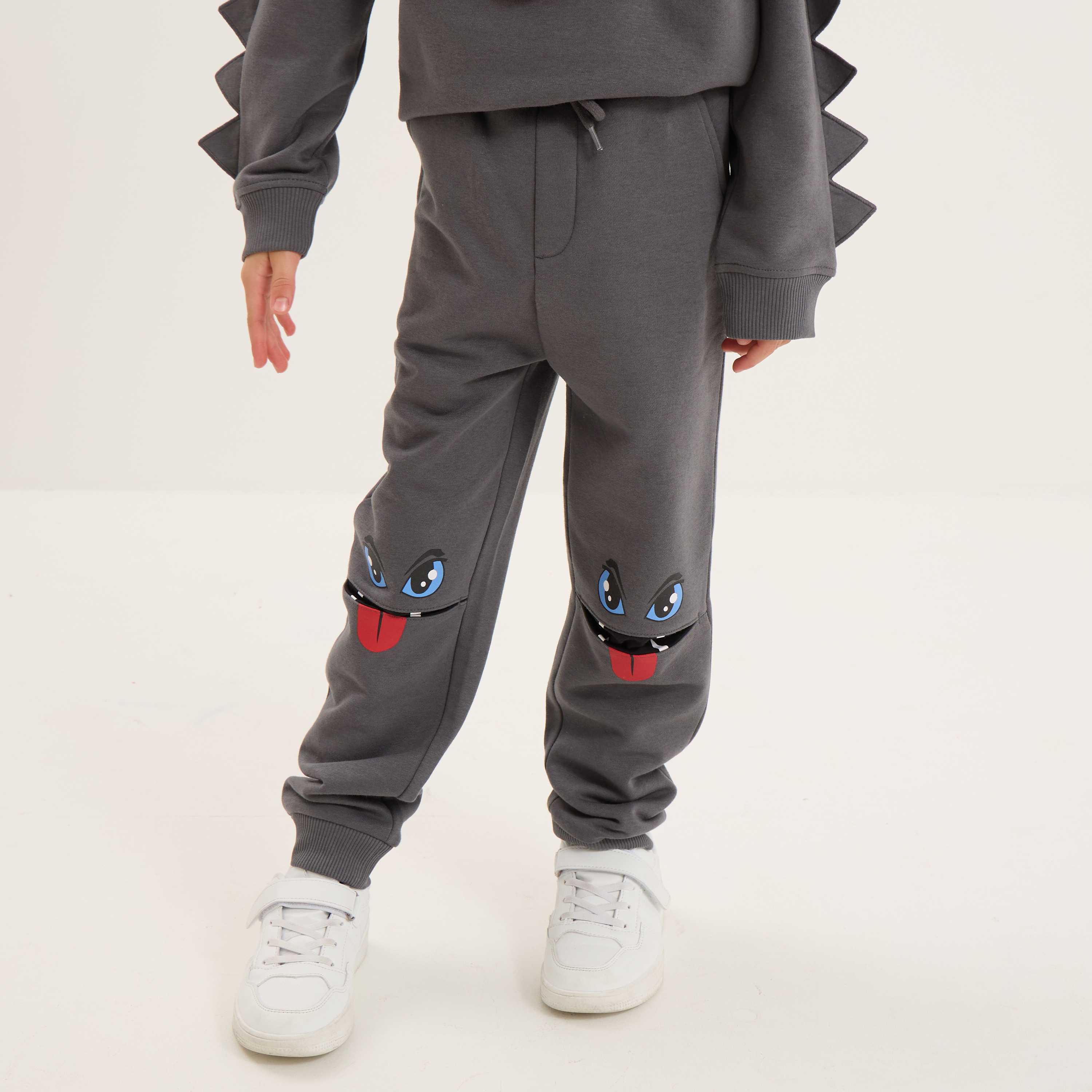 pantalon de jogging details genoux gris fonce garcon Pantalon de jogging détails genoux gris foncé garçon