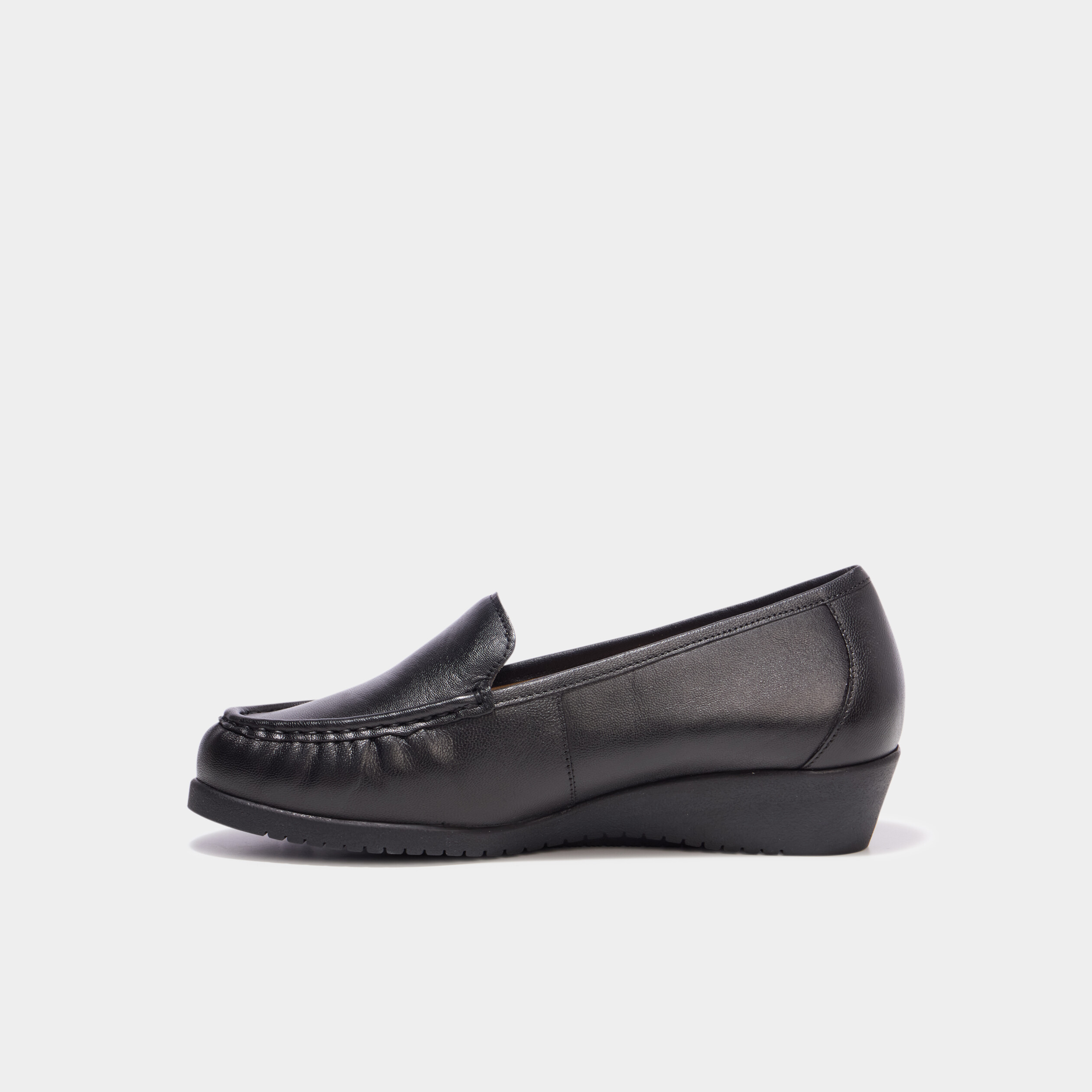 Mocassins compens&eacute;s confort cuir noir femme