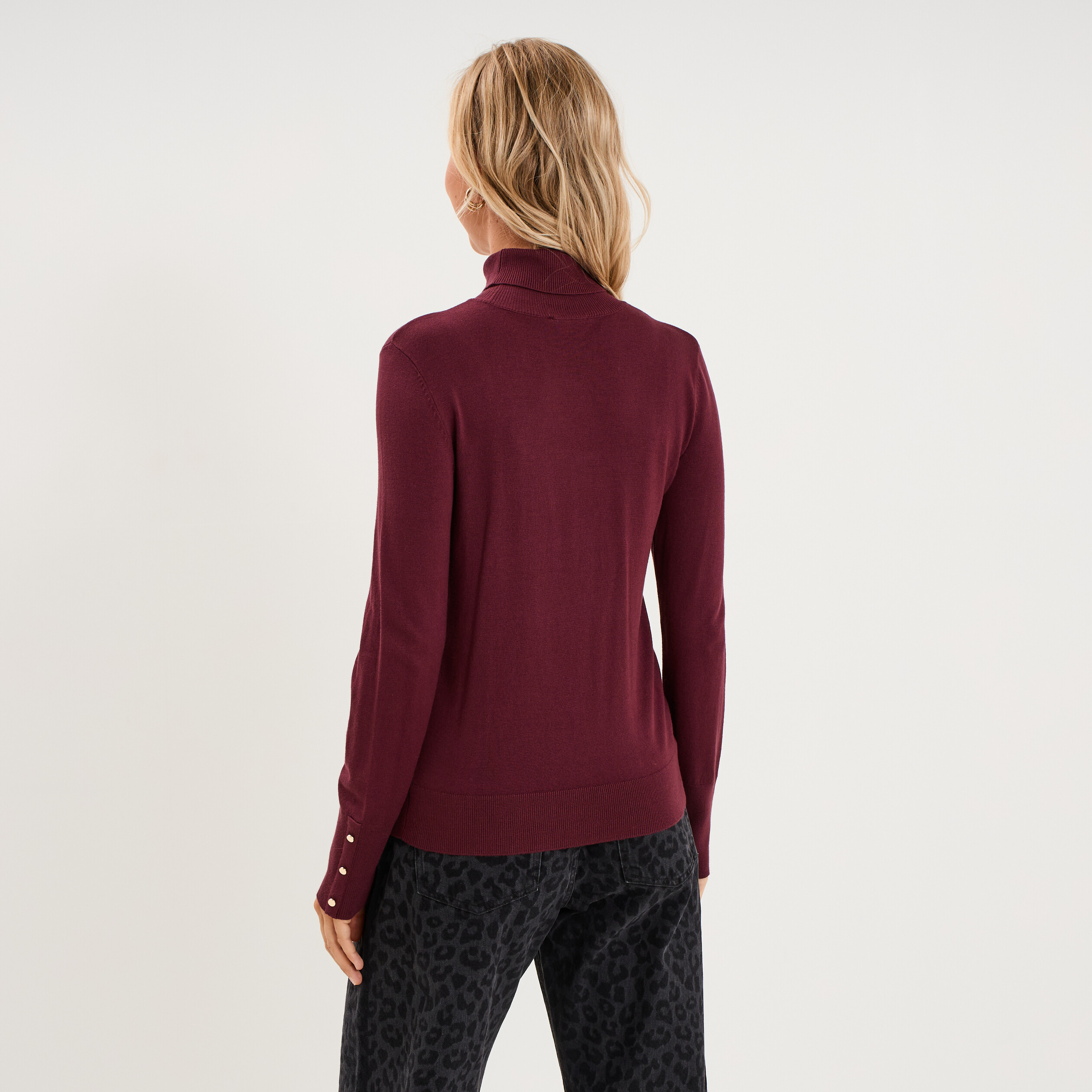 Pull col roul&eacute; avec boutons poignets violet fonc&eacute; femme