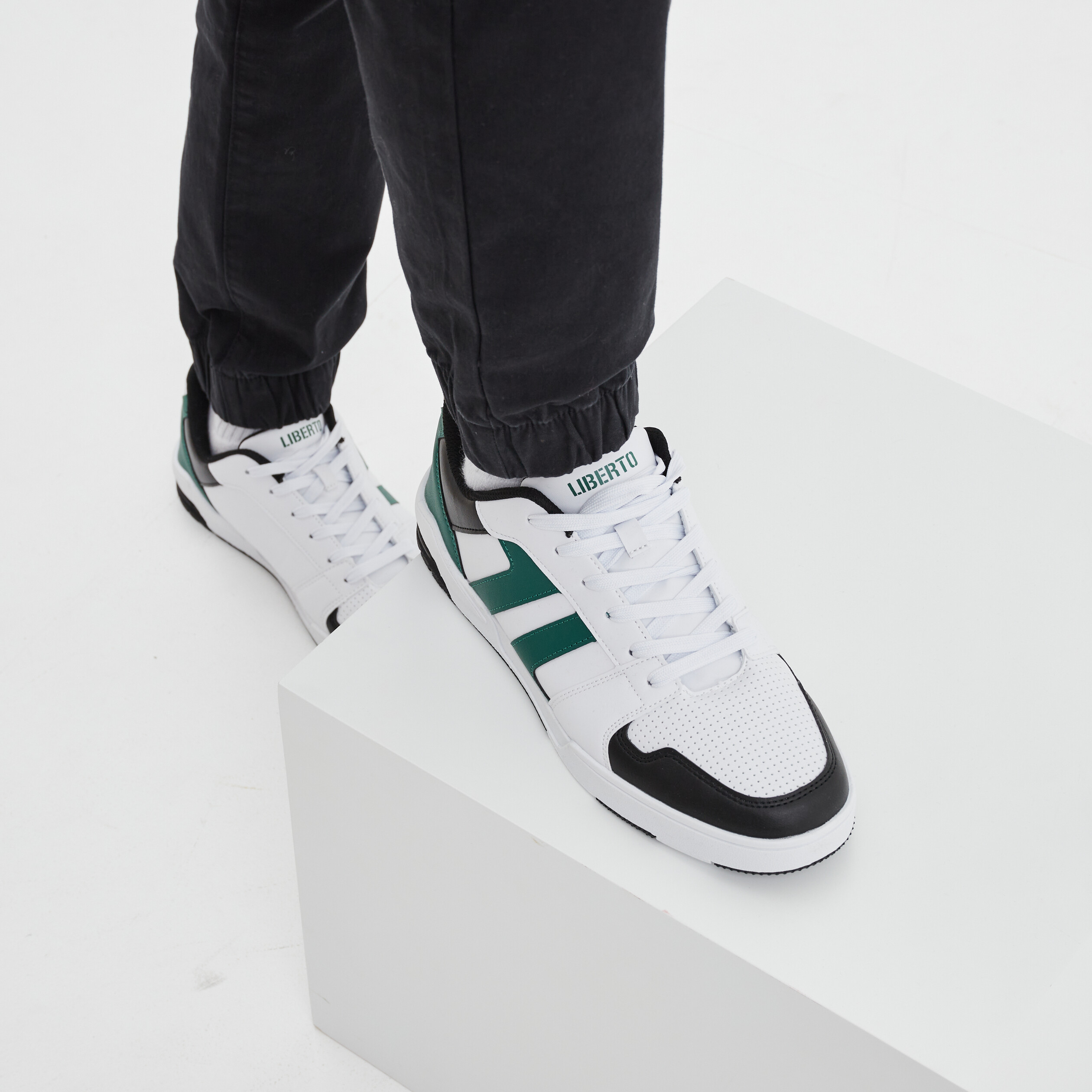 tennis basses a lacets blanc homme Tennis basses à lacets blanc homme