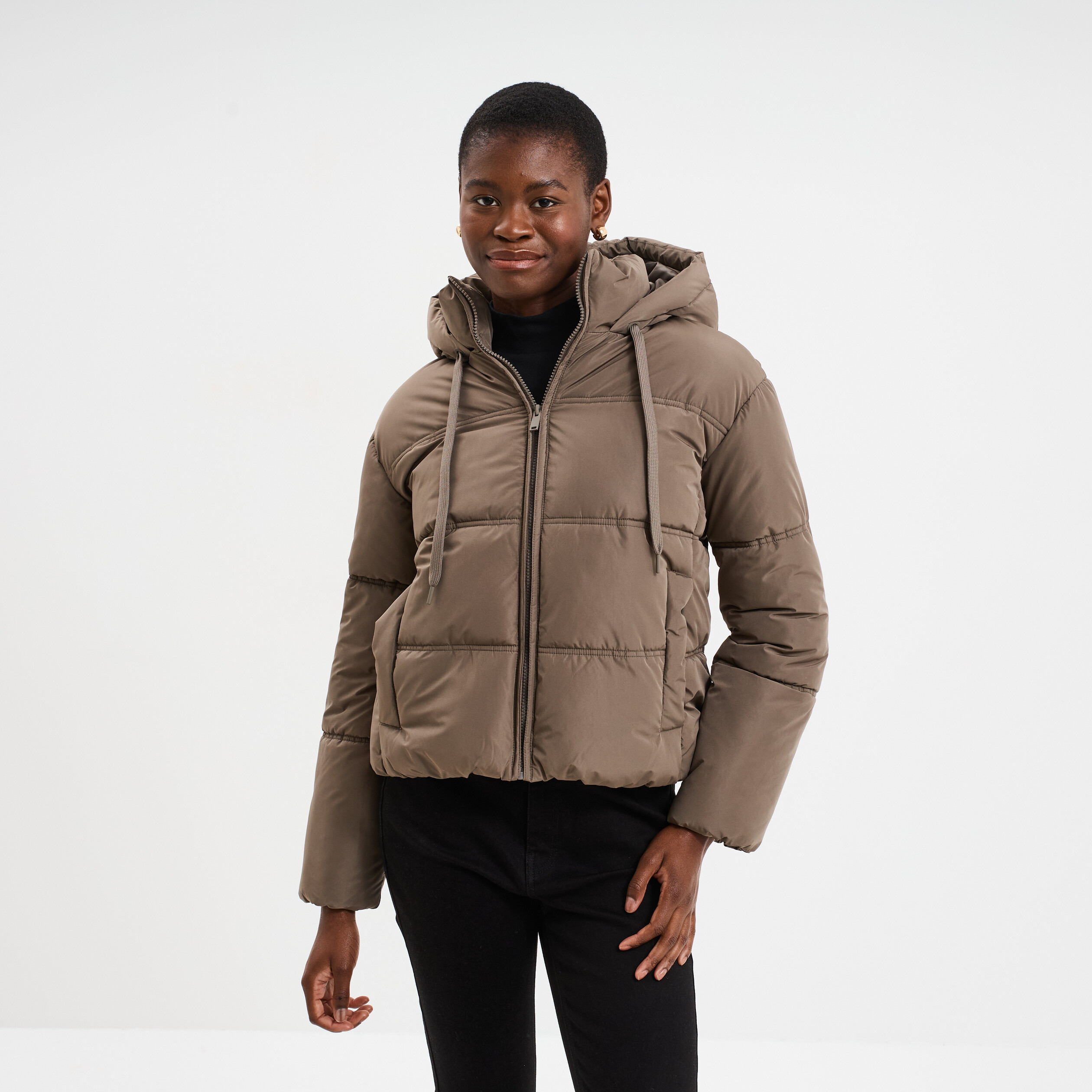 Doudoune courte droite doublée à capuche marron foncé femme