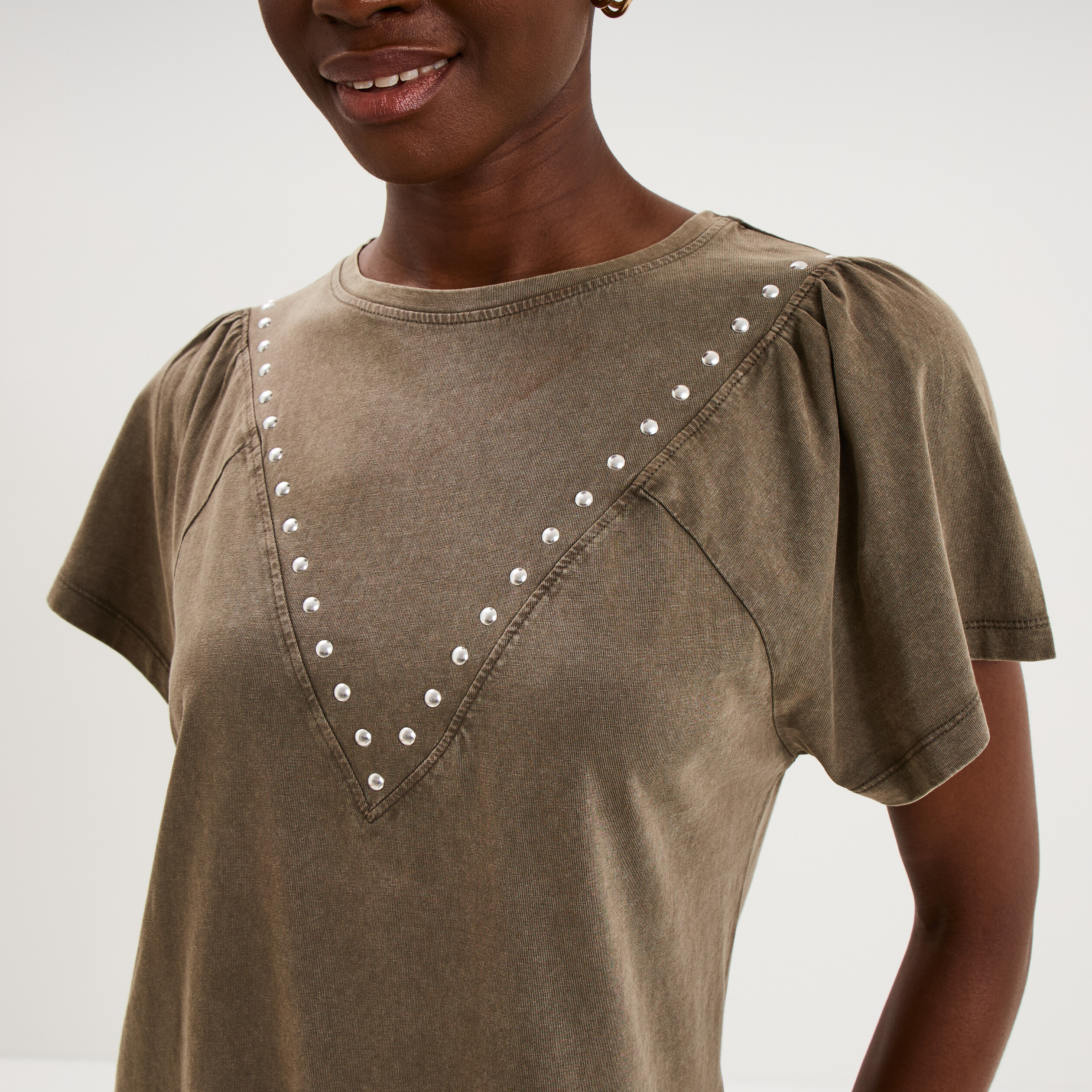 T-shirt d&eacute;tails clous coton taupe femme