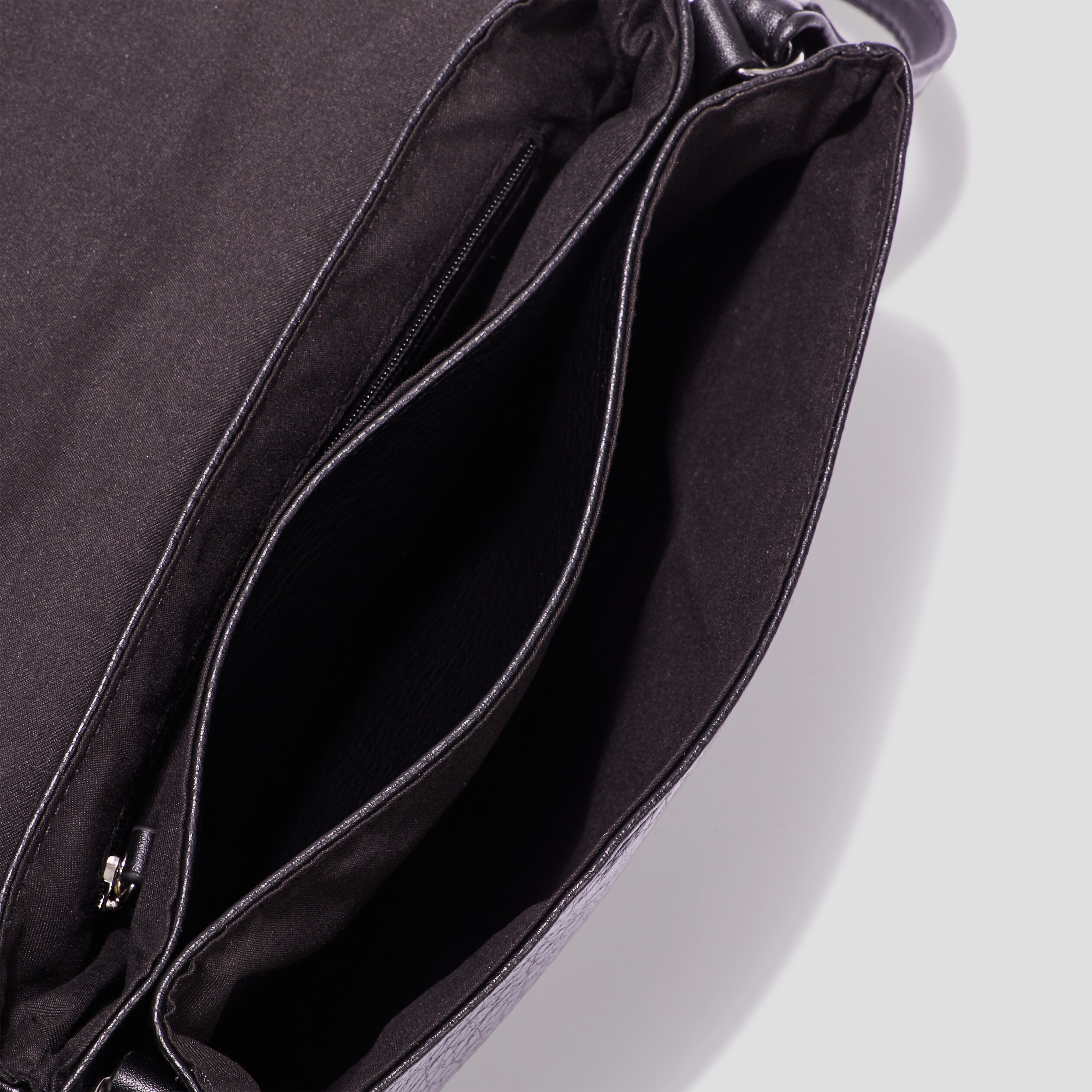 sac en bandouliere avec rabat noir femme Sac en bandoulière avec rabat noir femme