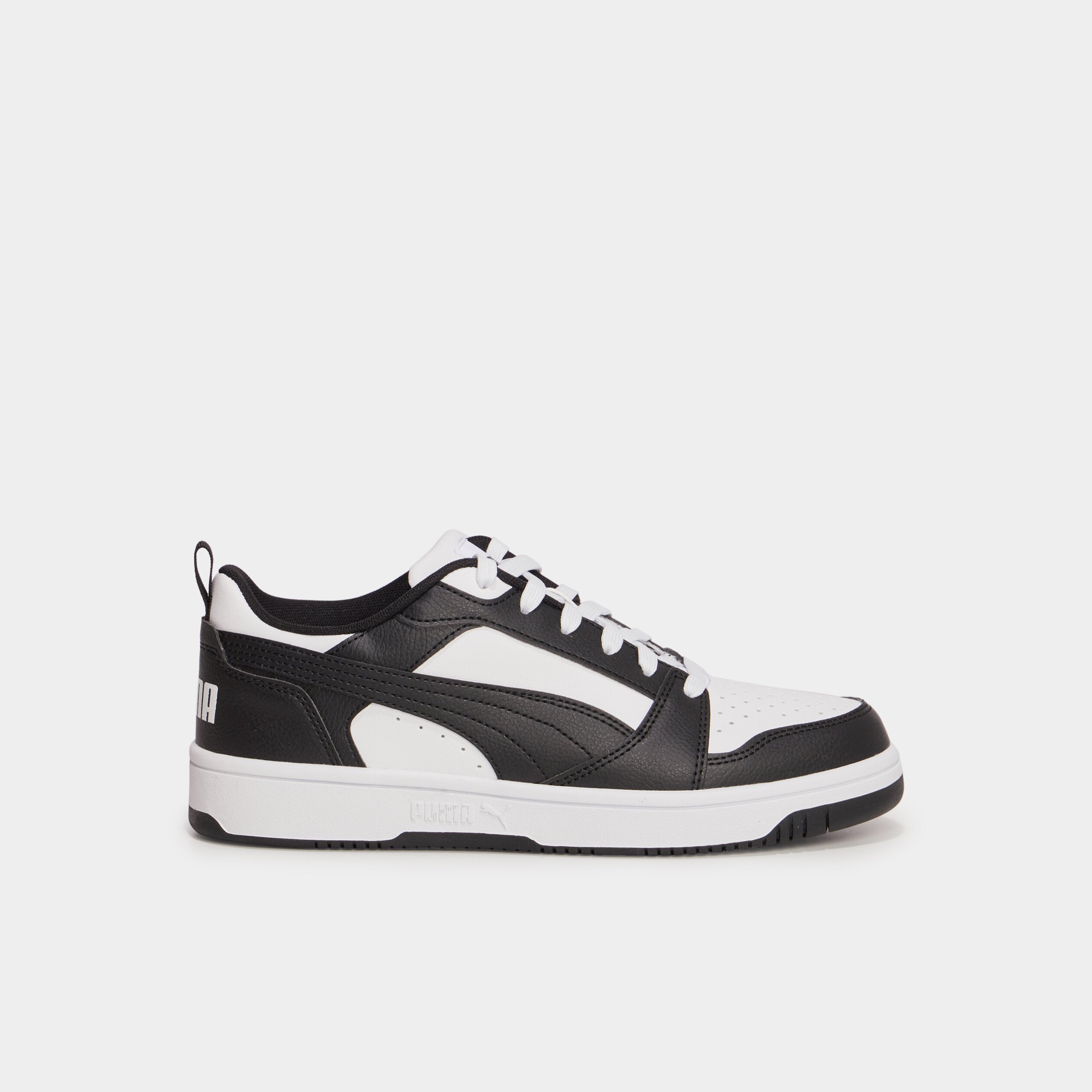 tennis basses a lacets puma v6 noir garcon Tennis basses à lacets Puma V6 noir garçon