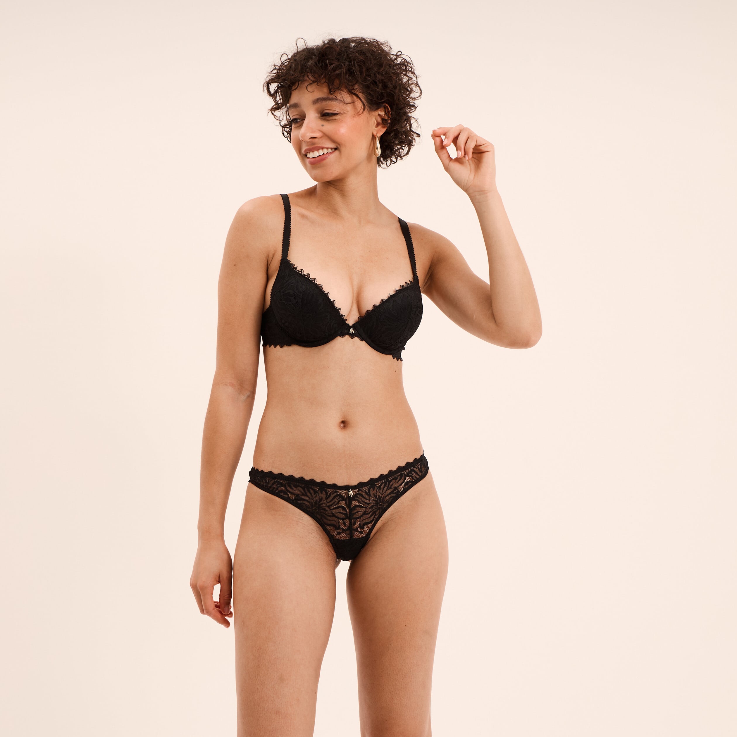 Soutien-gorge push up dentelle noir femme