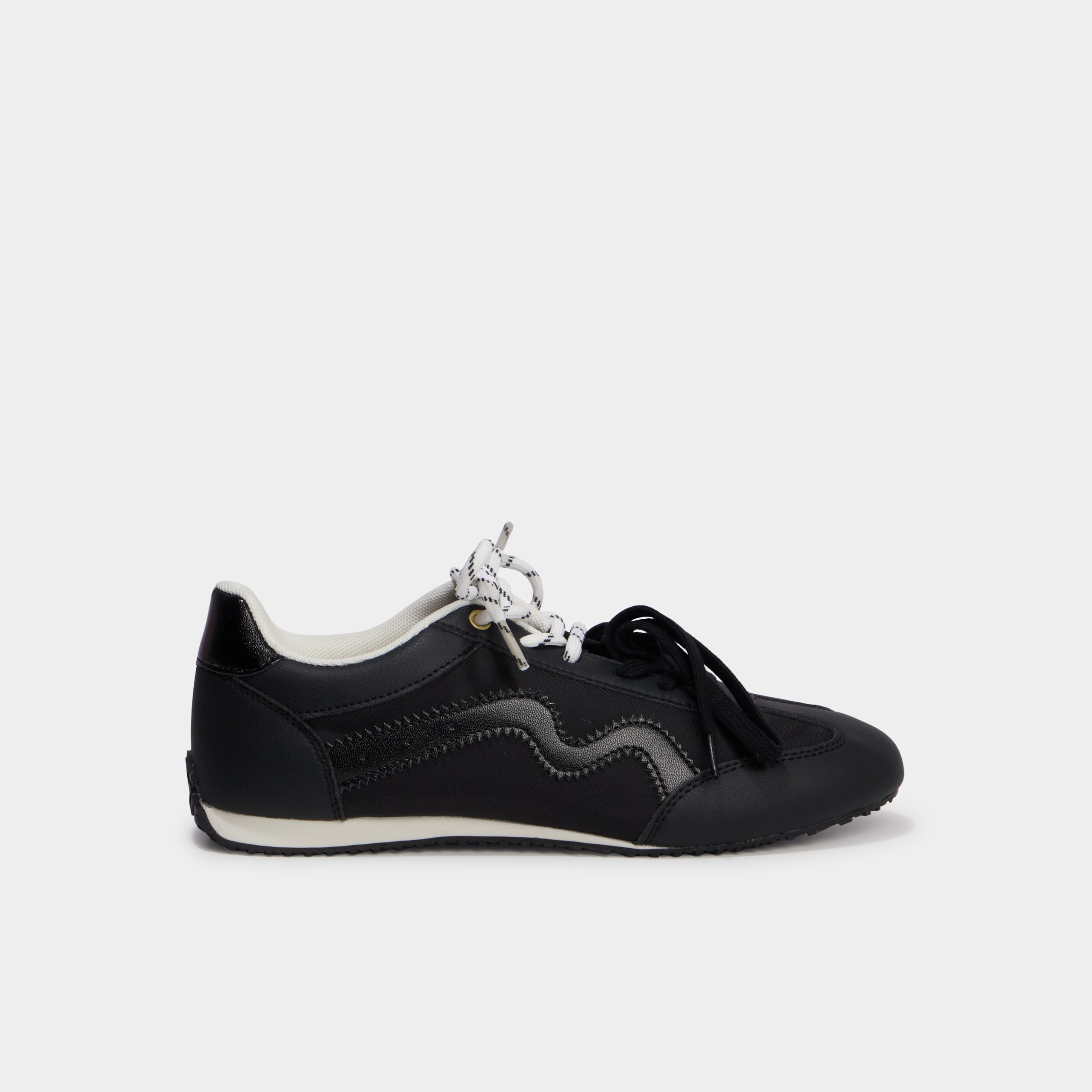 Baskets &agrave; lacets doubles semelle fine noir femme