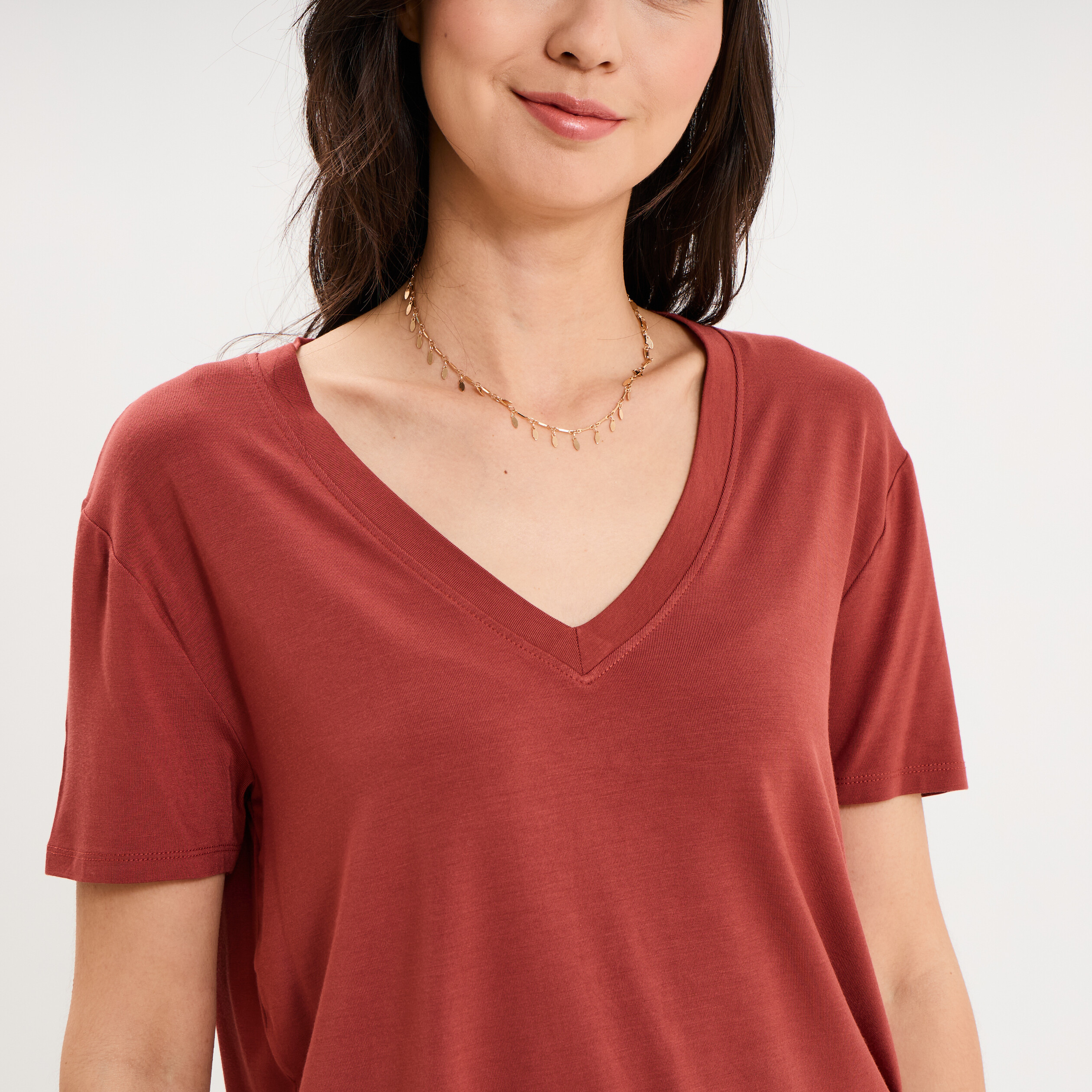 T-shirt fluide col en V manches courtes rouge fonc&eacute; femme
