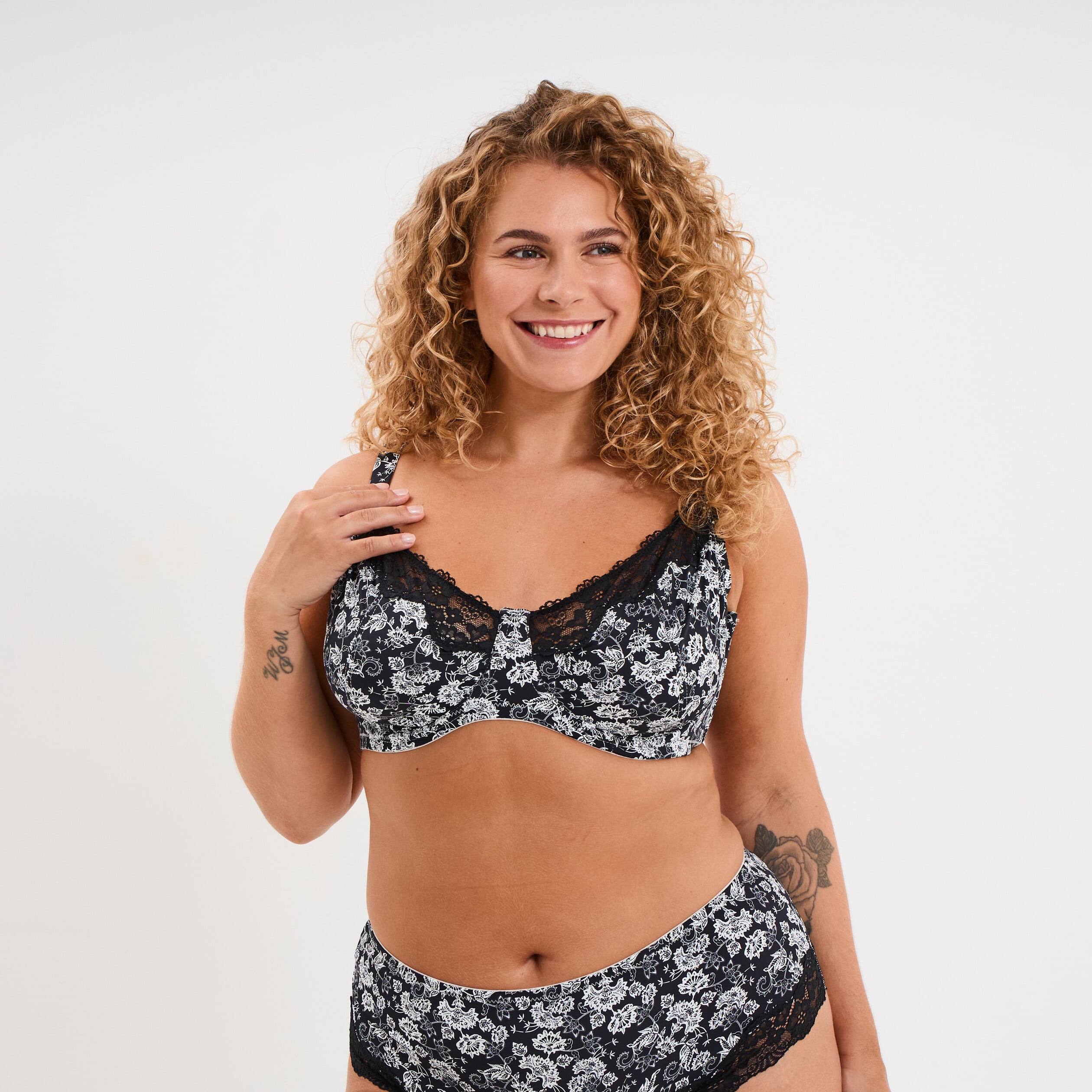 Soutien-gorge corbeille microfibre noir femme grande taille