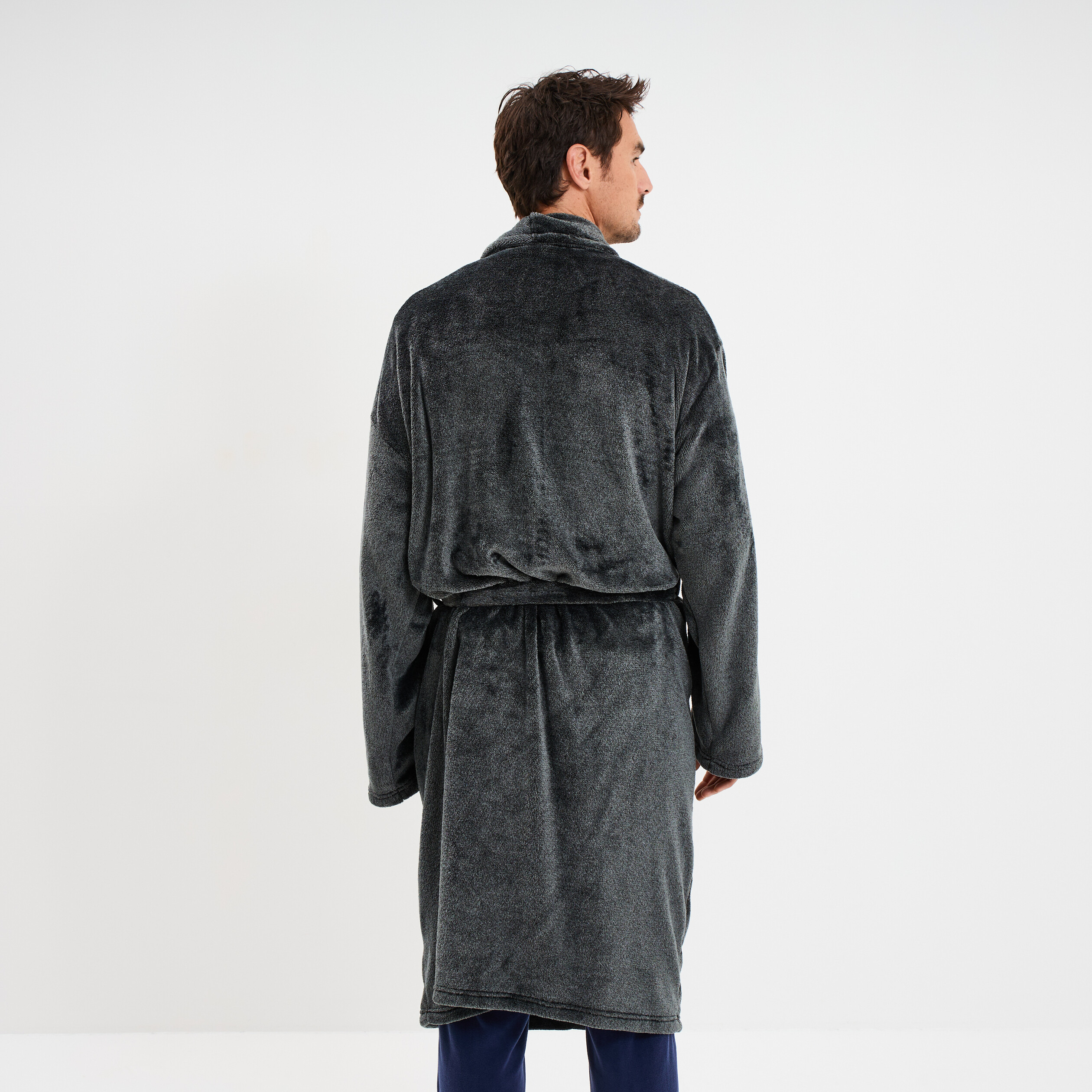 Peignoir long ceintur&eacute; effet velours gris clair homme
