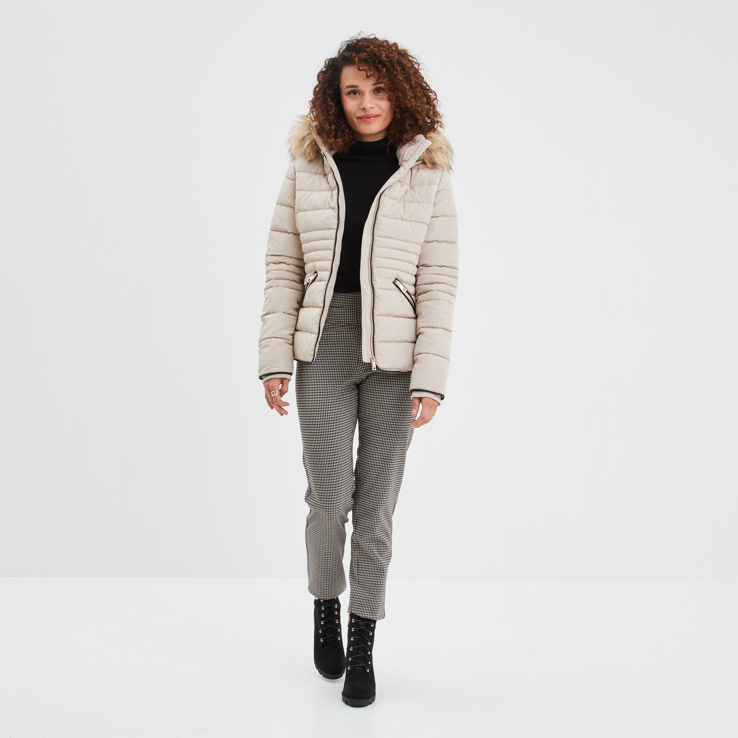Pull col roulé boutons aux poignets noir femme