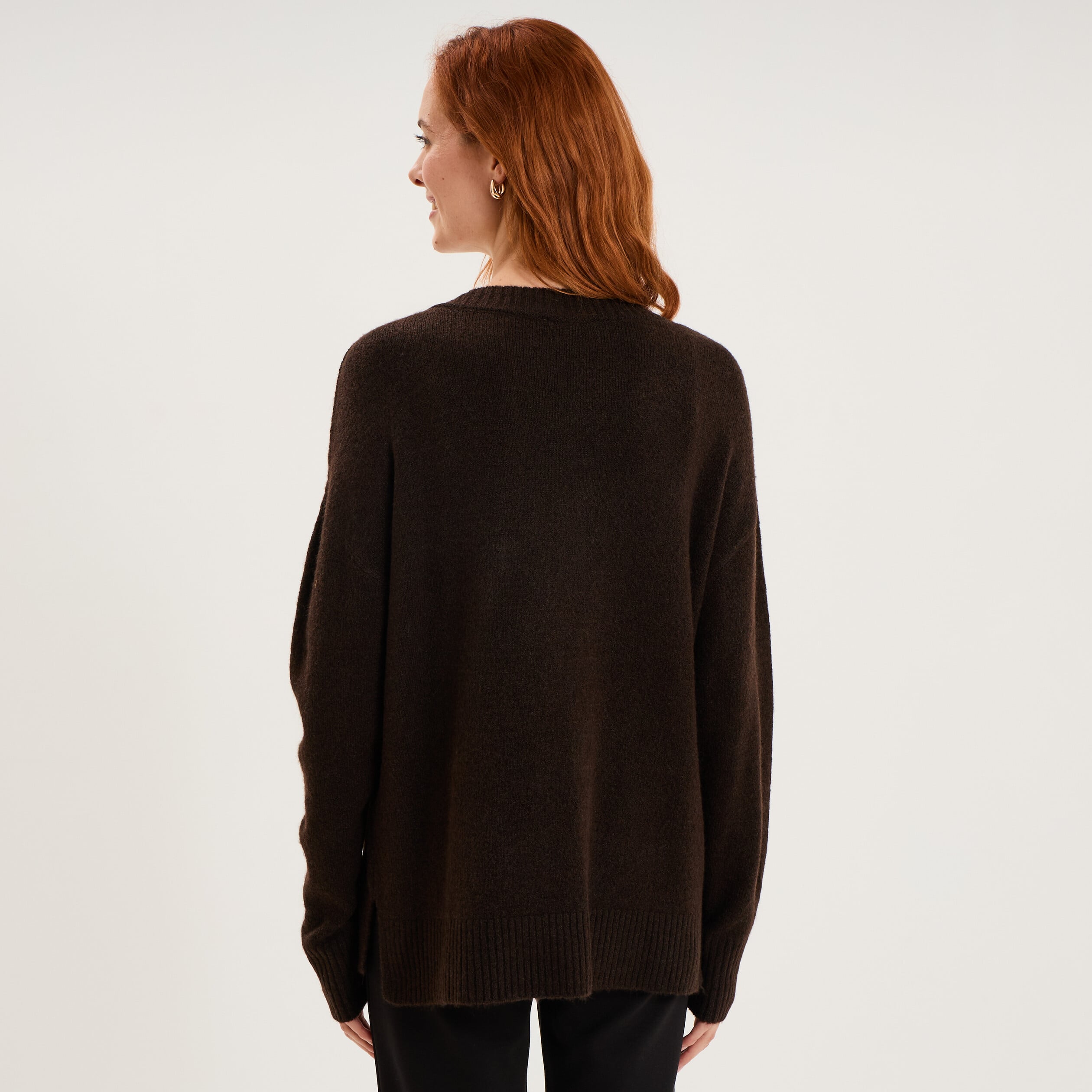 Pull col en V manches longues marron fonc&eacute; femme
