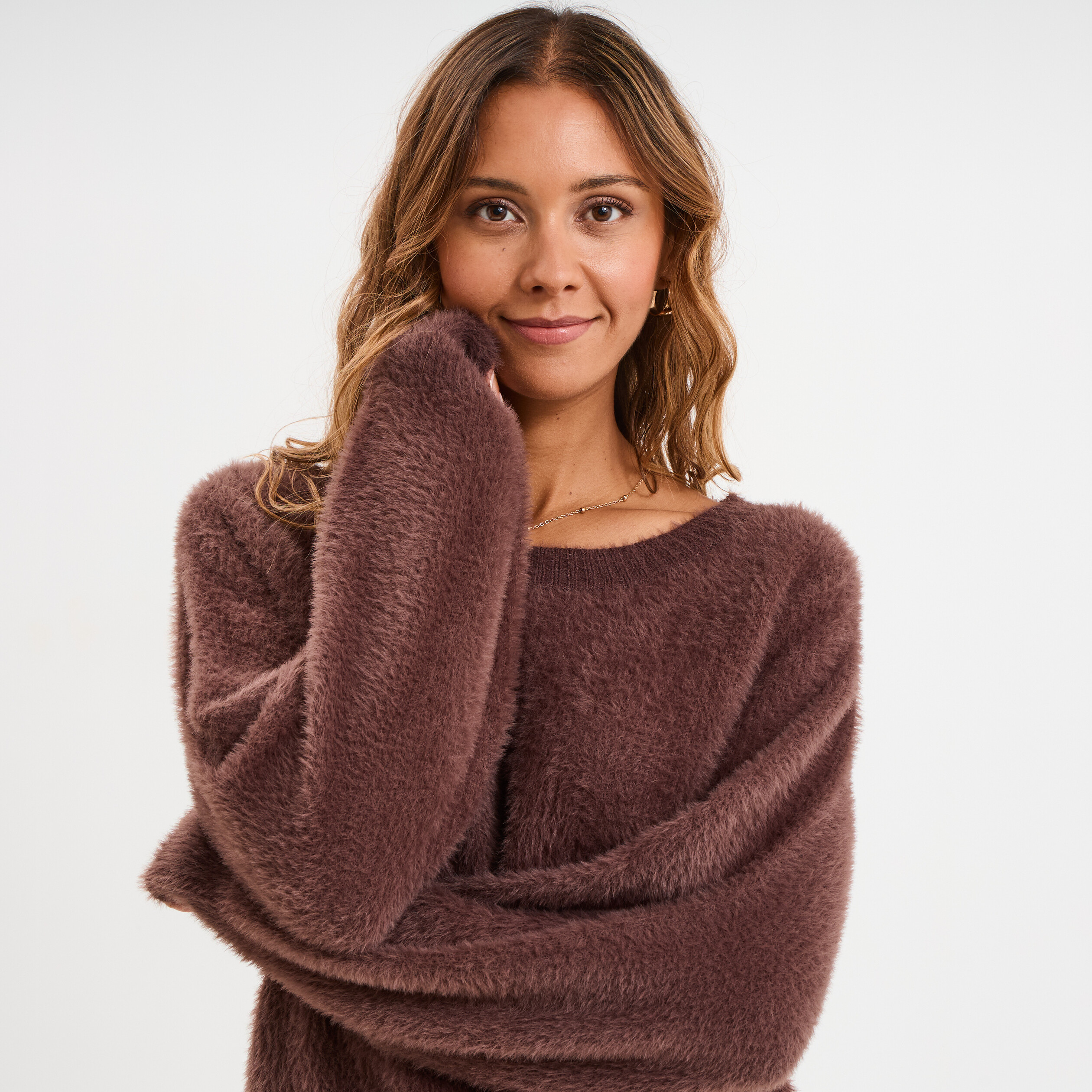 Pull doux col rond manches longues marron foncé femme La Halle