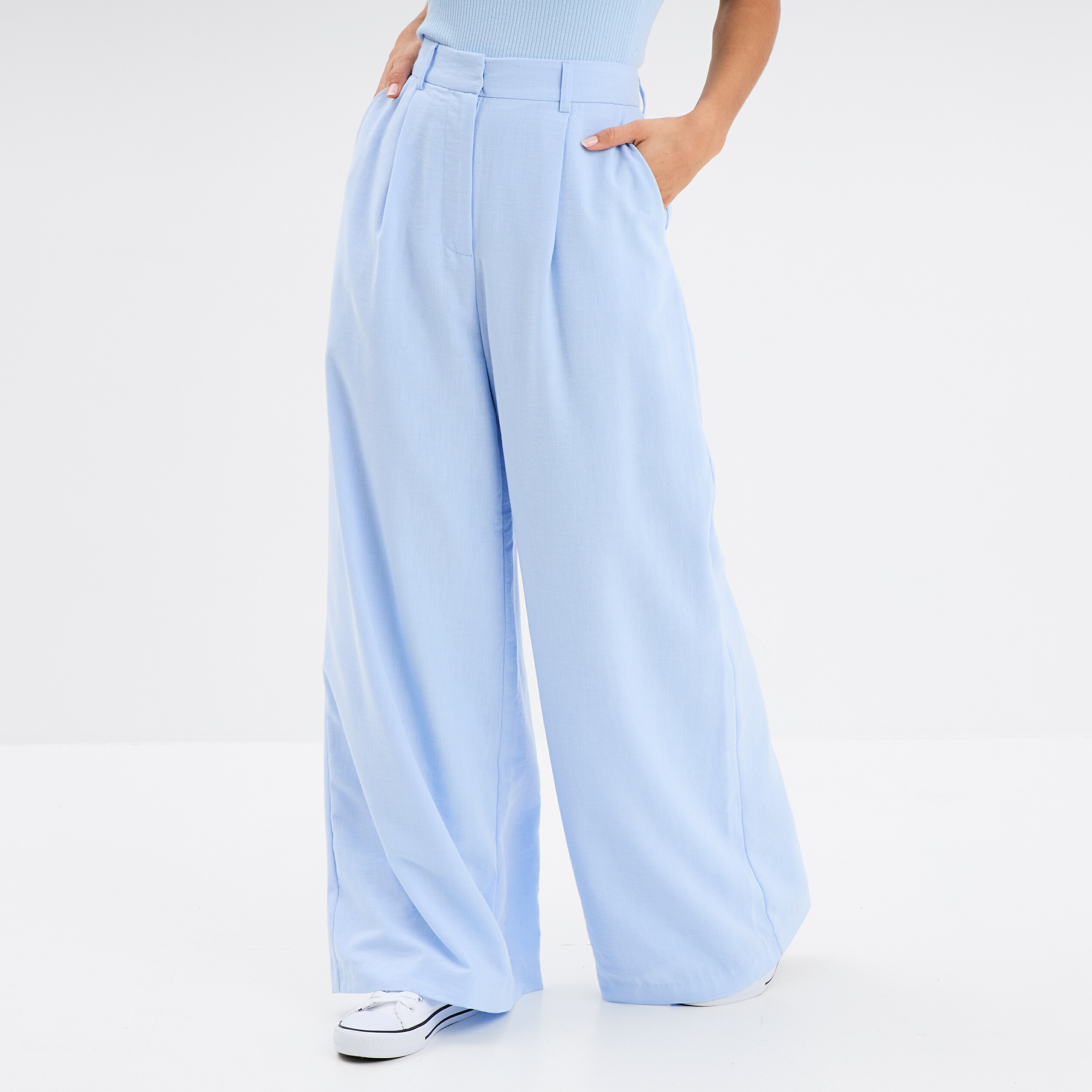 pantalon large avec pinces bleu ciel femme Pantalon large avec pinces bleu ciel femme