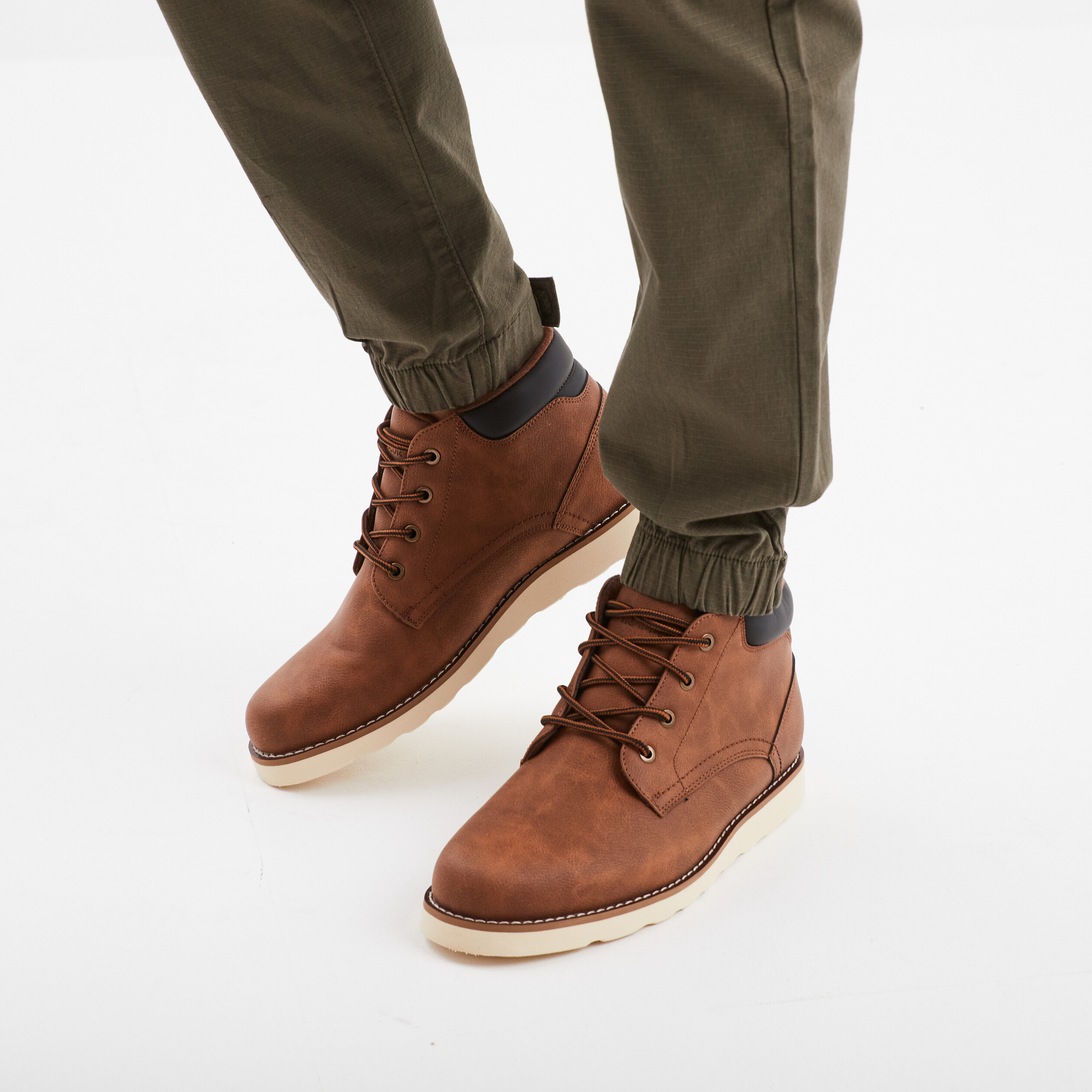 Bottines &agrave; lacets effet similicuir marron homme