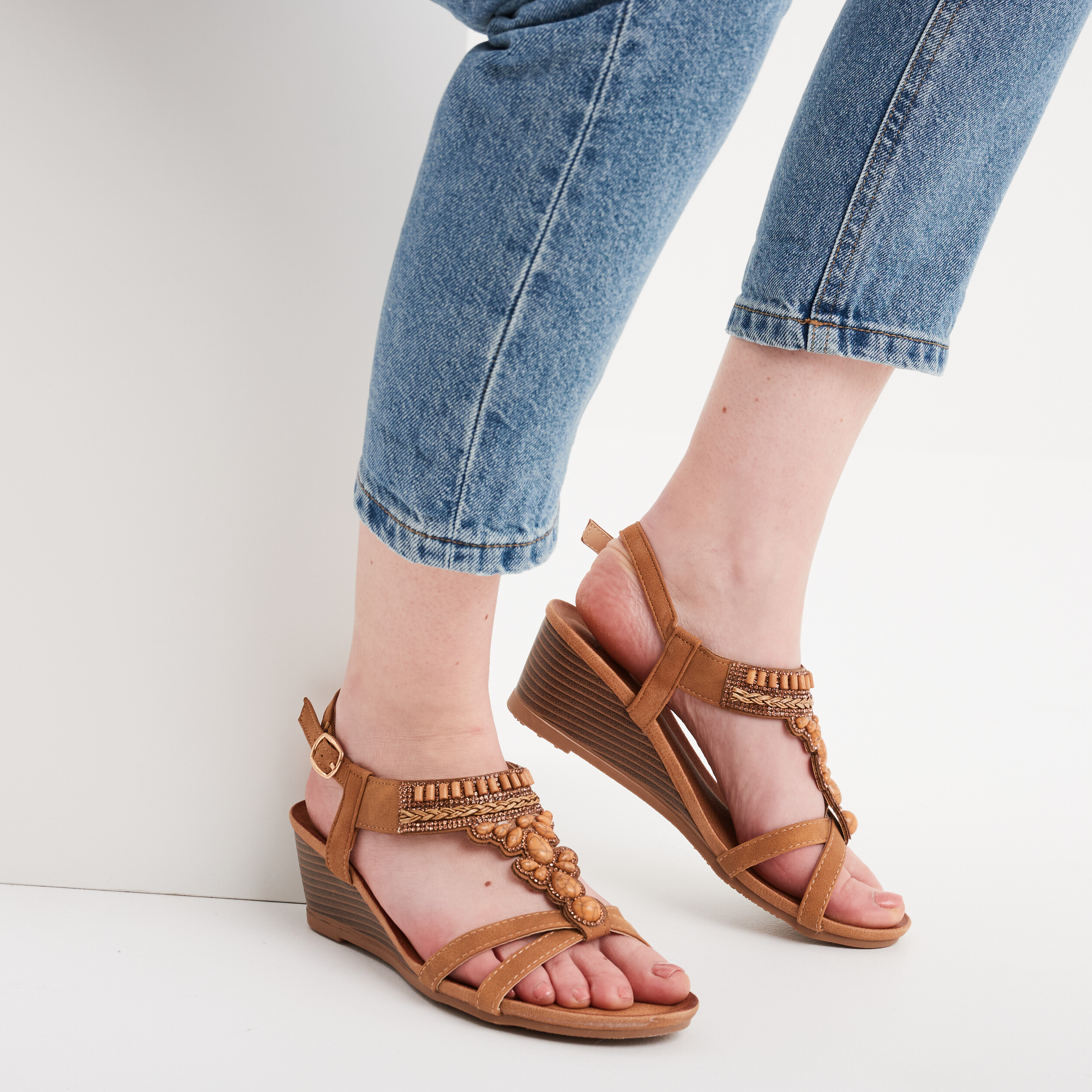 sandales compensees details bijoux marron femme Sandales compensées détails bijoux marron femme