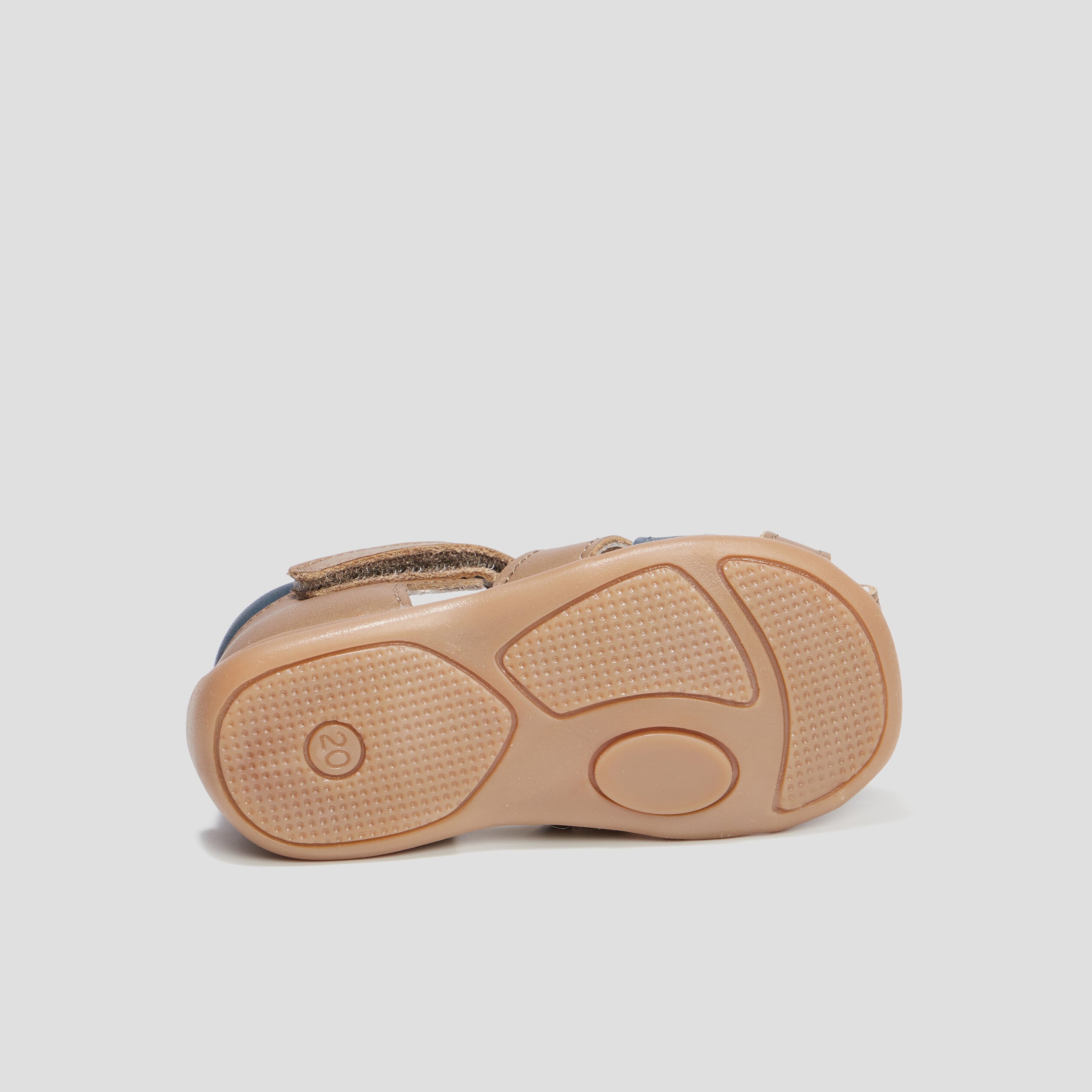 Sandales plates &agrave; scratchs en cuir camel b&eacute;b&eacute; gar&ccedil;on