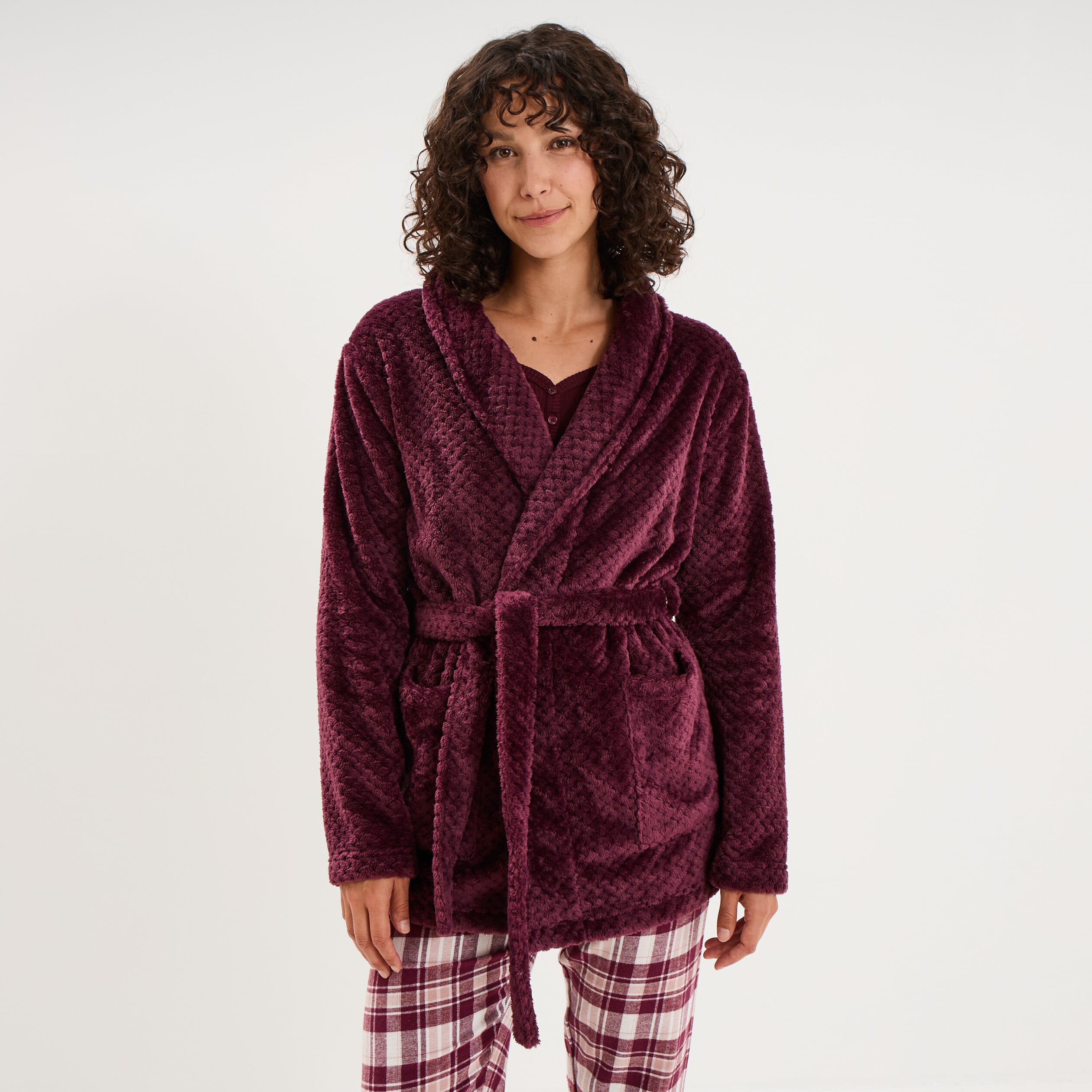 Peignoir mi-long effet polaire ceintur&eacute; prune femme