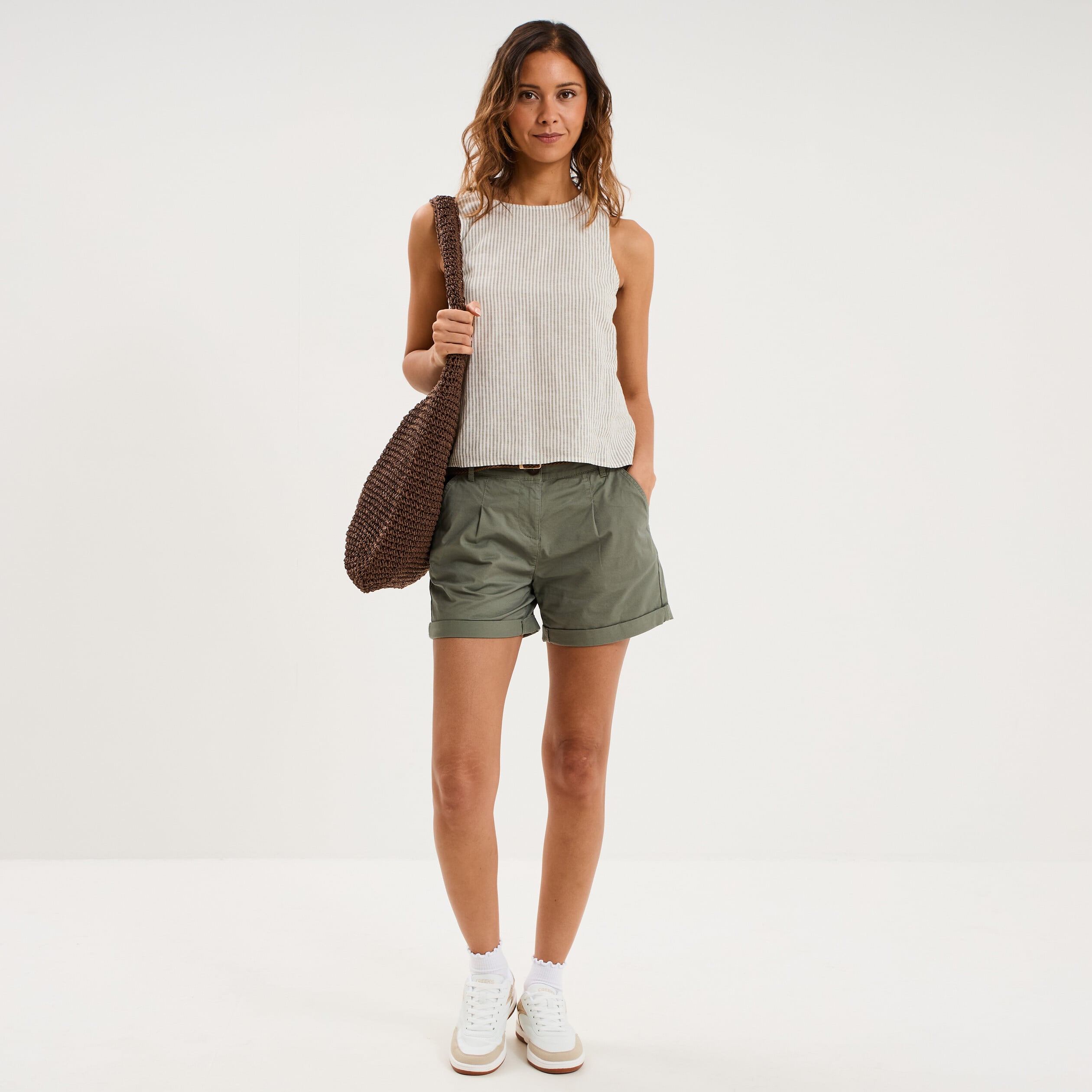 Short chino ceinture tress&eacute;e vert kaki femme