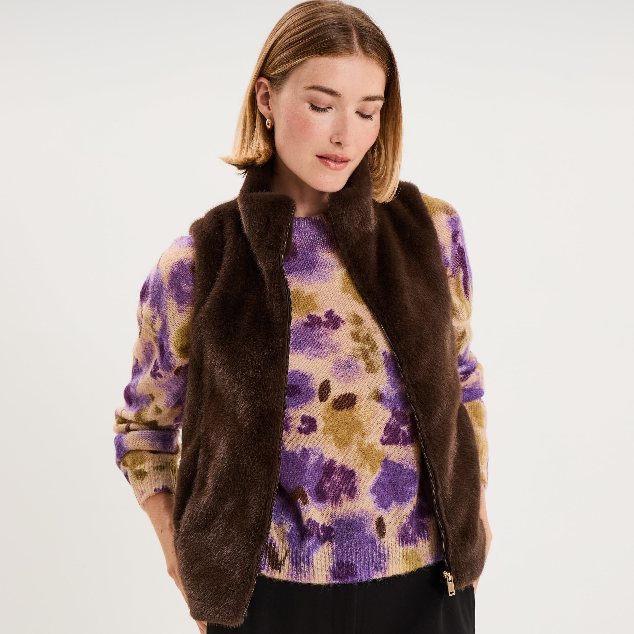 Gilet fausse fourrure col montant zipp&eacute; marron fonc&eacute; femme