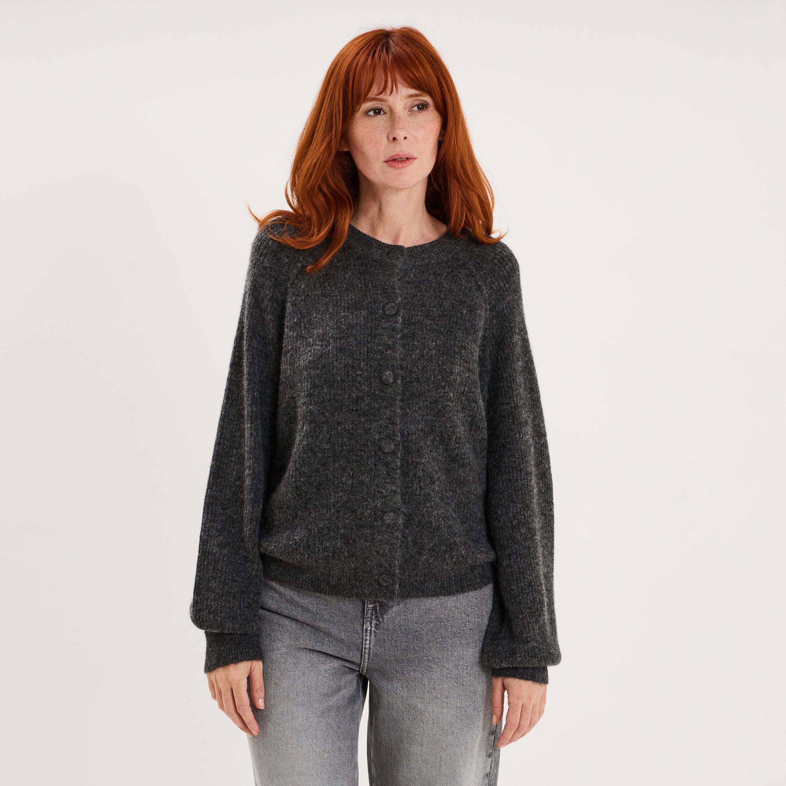 Gilet cardigan col rond boutonn&eacute; gris fonc&eacute; femme