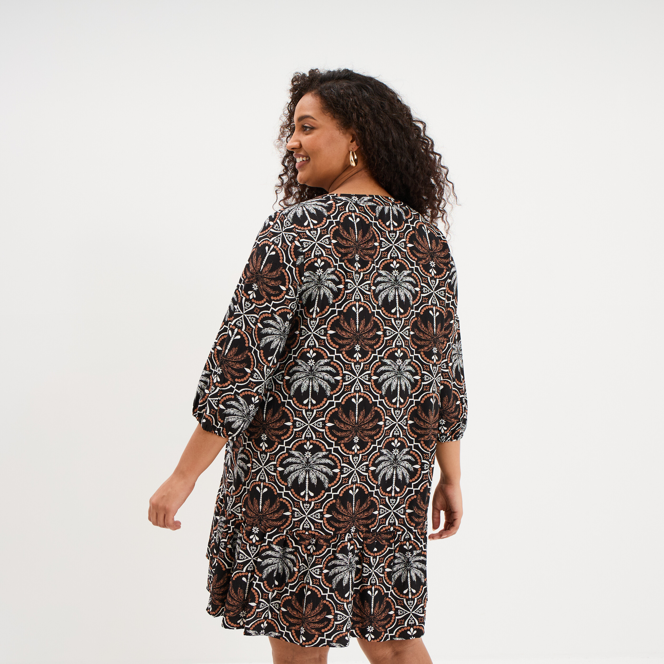 Robe courte col tunisien manches 3/4 noir femme grande taille