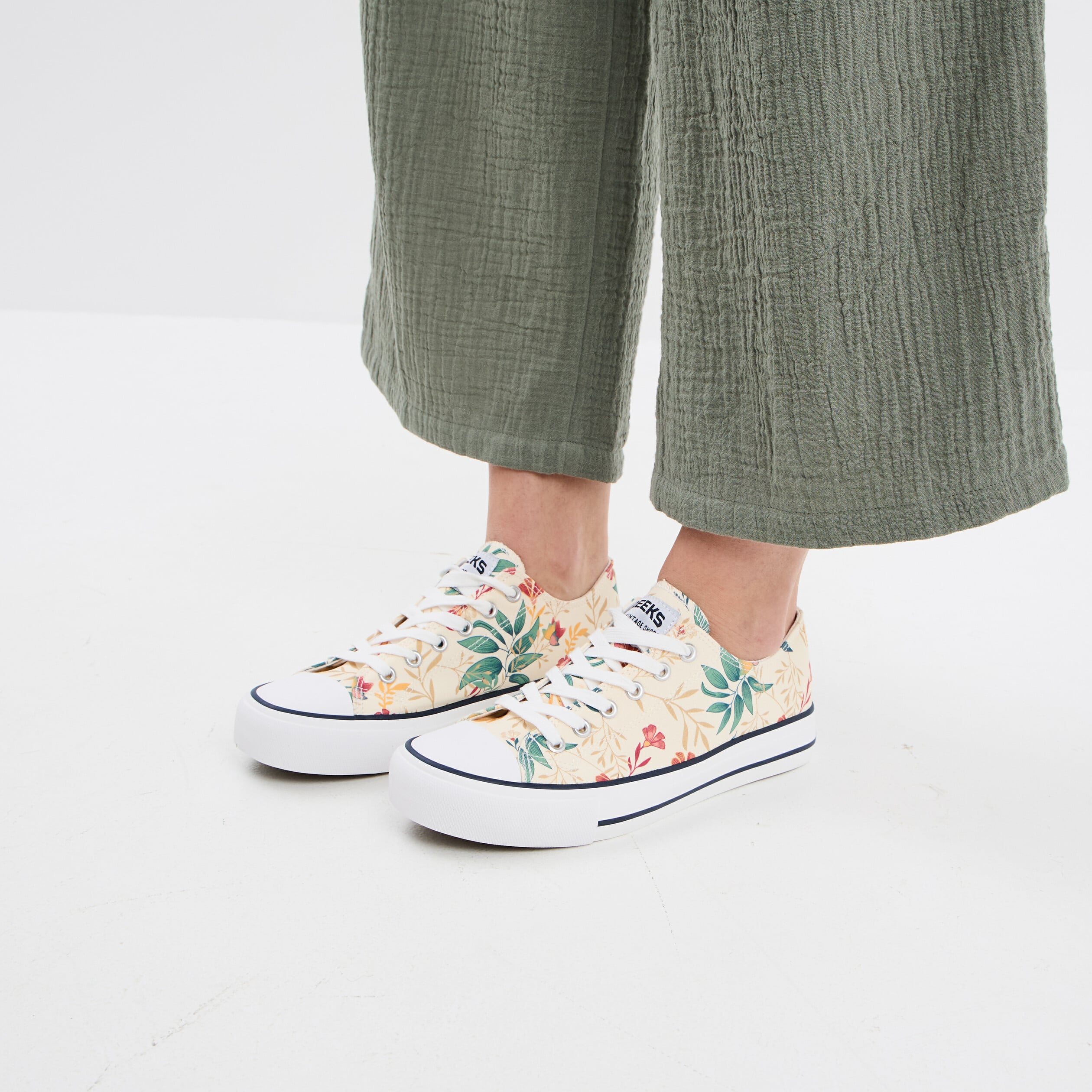 Tennis basses en toile &agrave; lacets multicolore femme