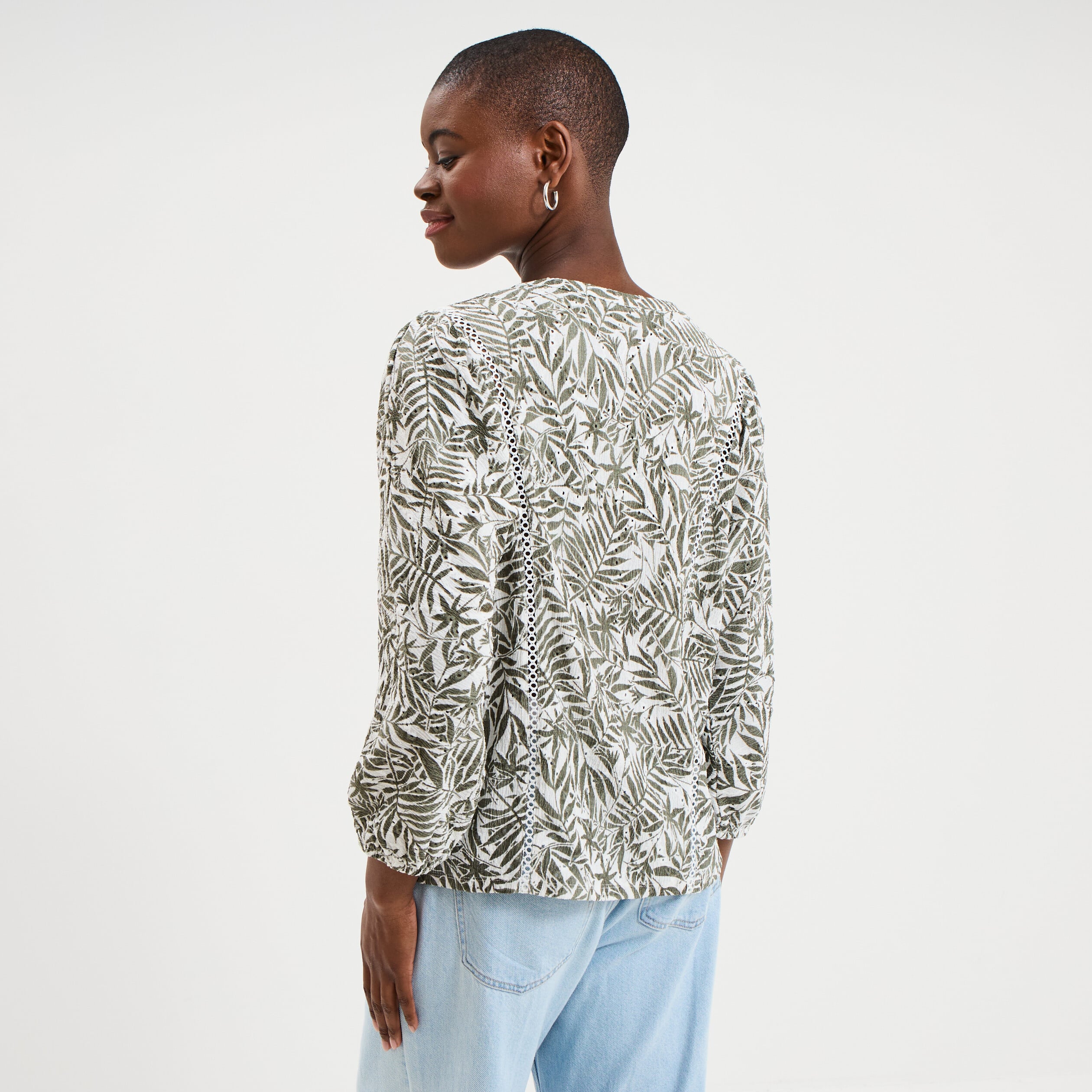 Blouse ajour&eacute;e manches 3/4 col en V ecru femme