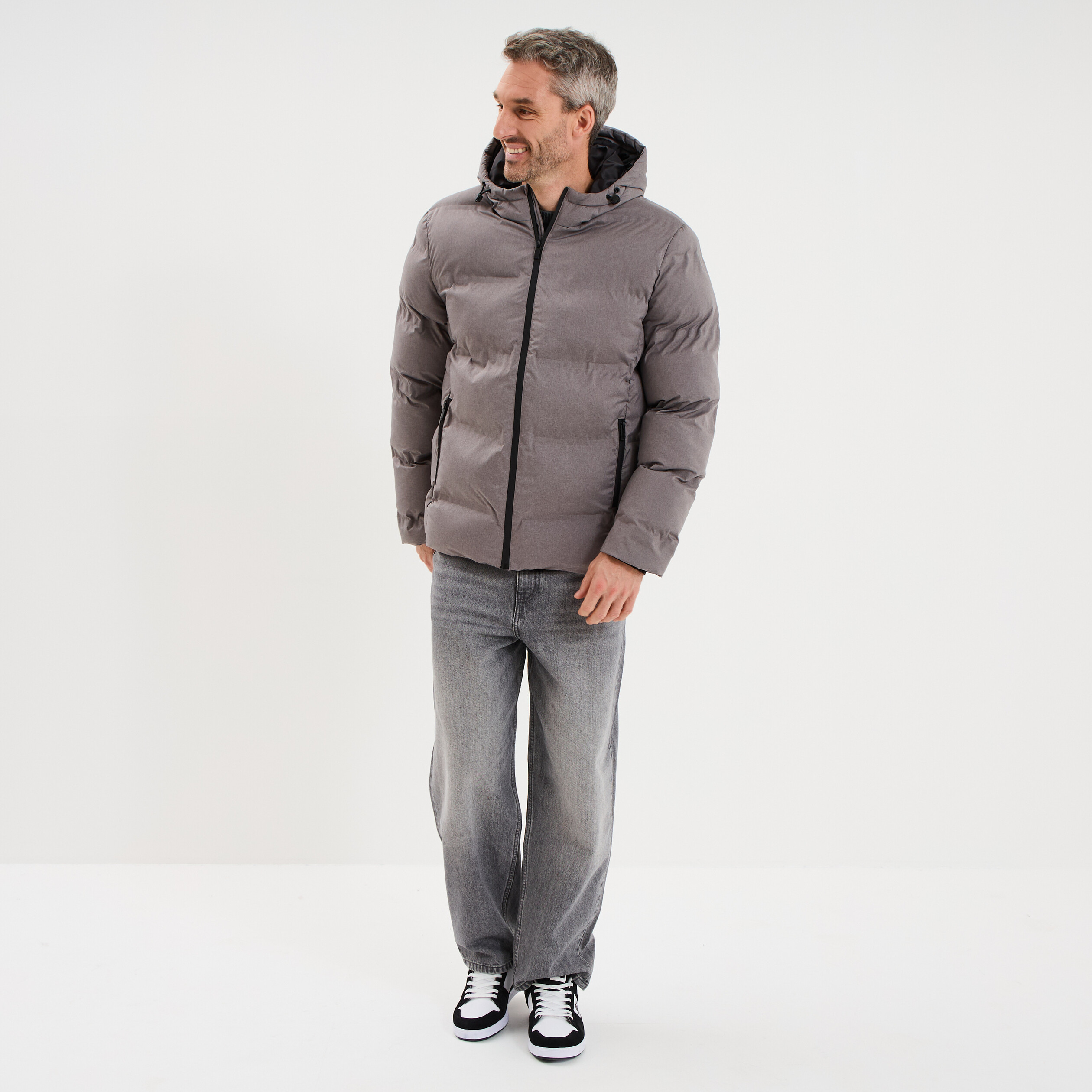 Doudoune courte &agrave; capuche d&eacute;perlante gris homme