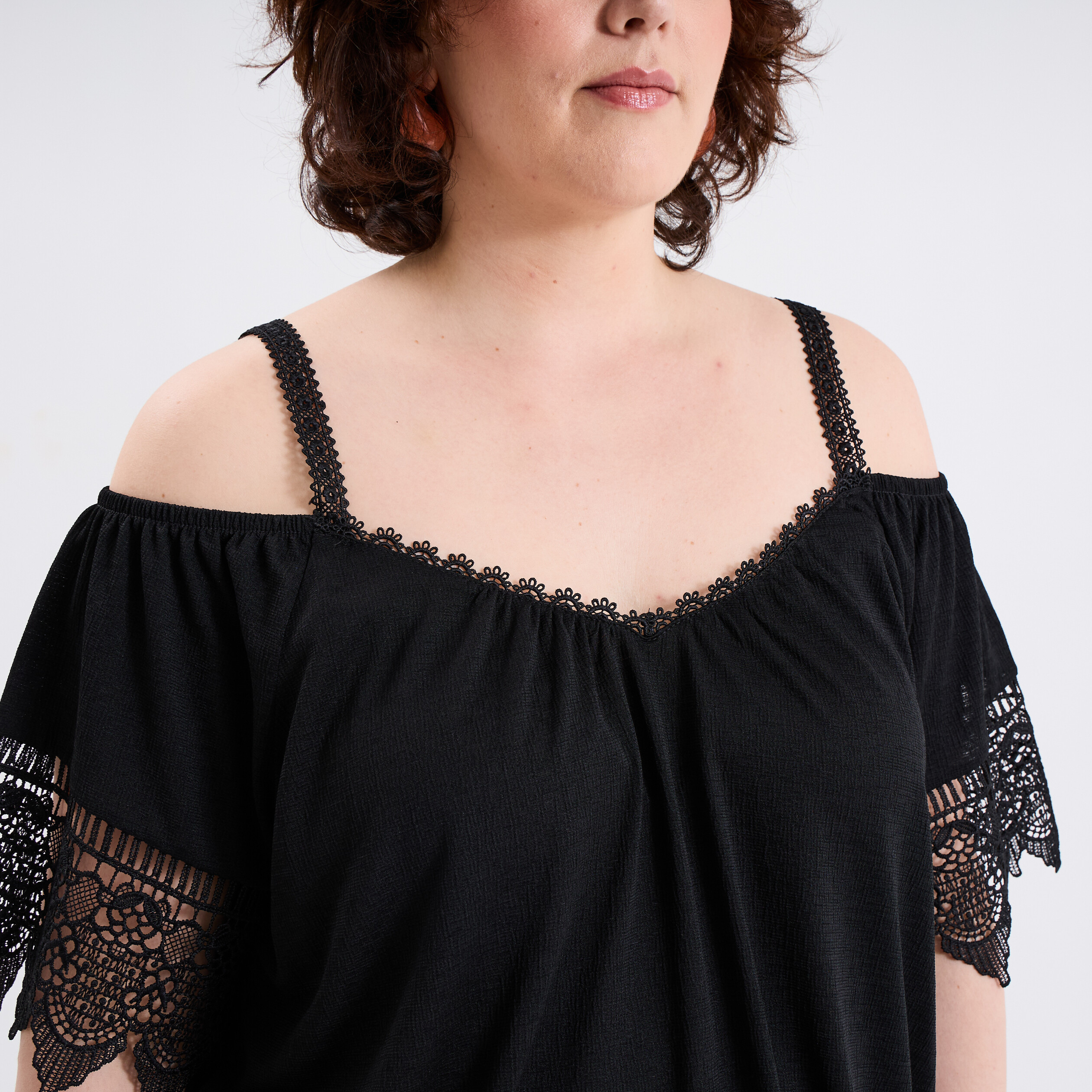 T-shirt col bardot avec dentelle noir femme grande taille