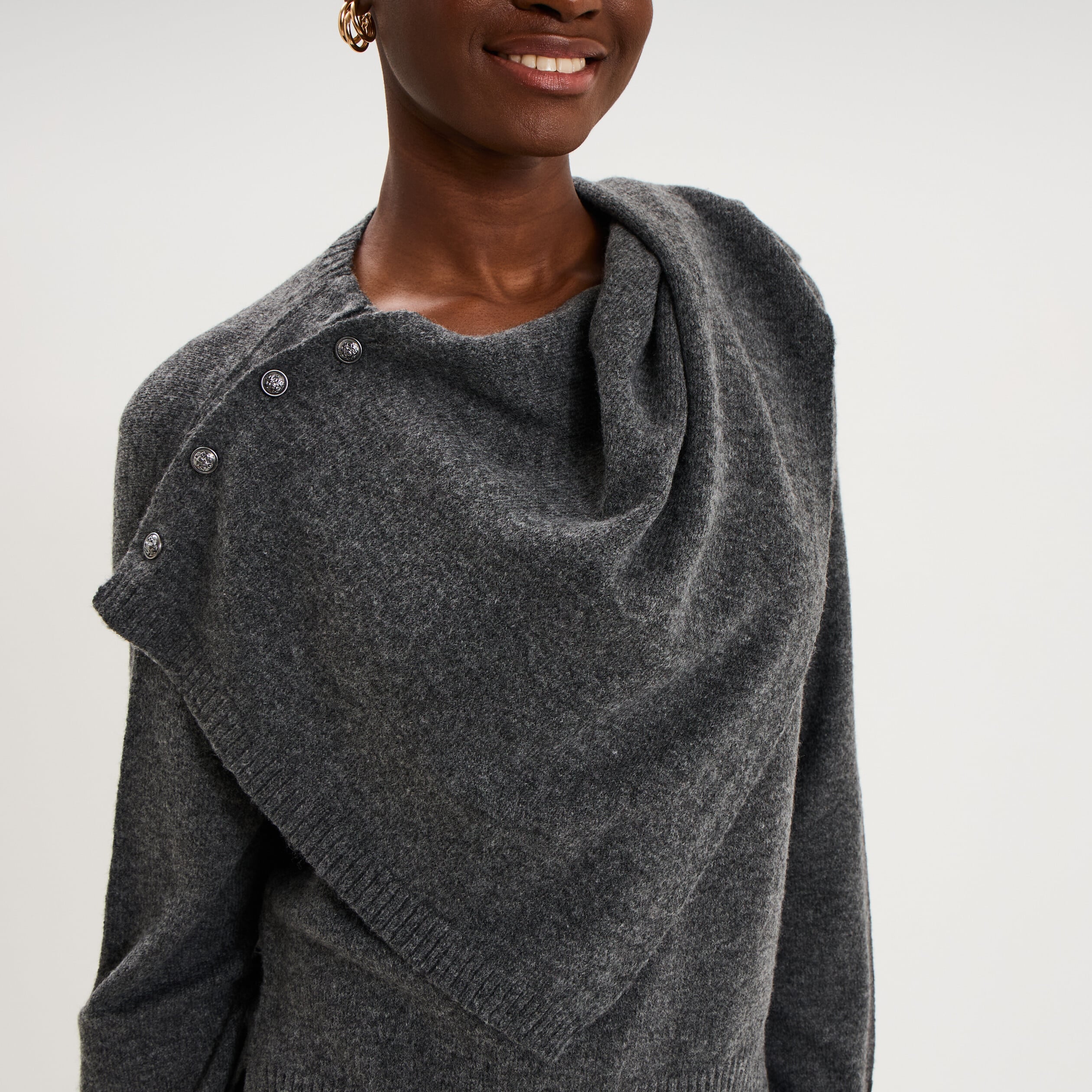 Pull col rond &eacute;charpe amovible gris fonc&eacute; femme