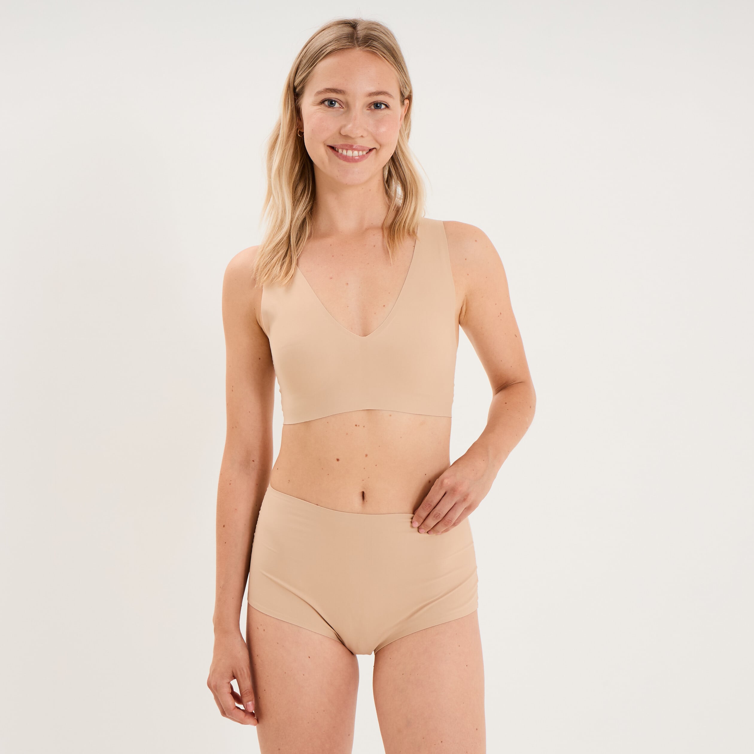 Soutien-gorge brassi&egrave;re microfibre beige femme